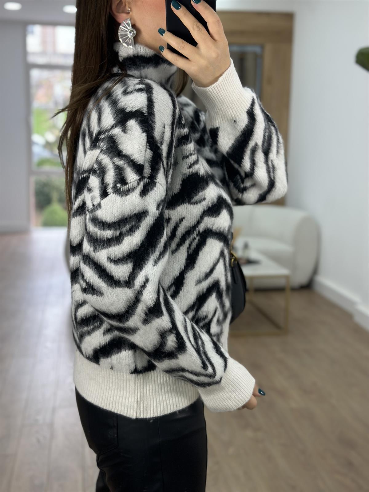 Zebra Desenli Sakallı Kazak