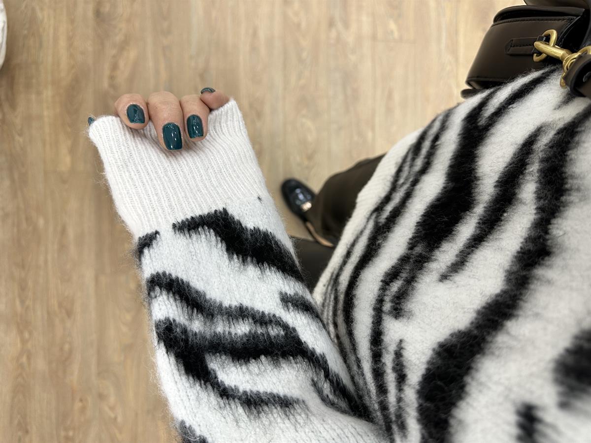 Zebra Desenli Sakallı Kazak