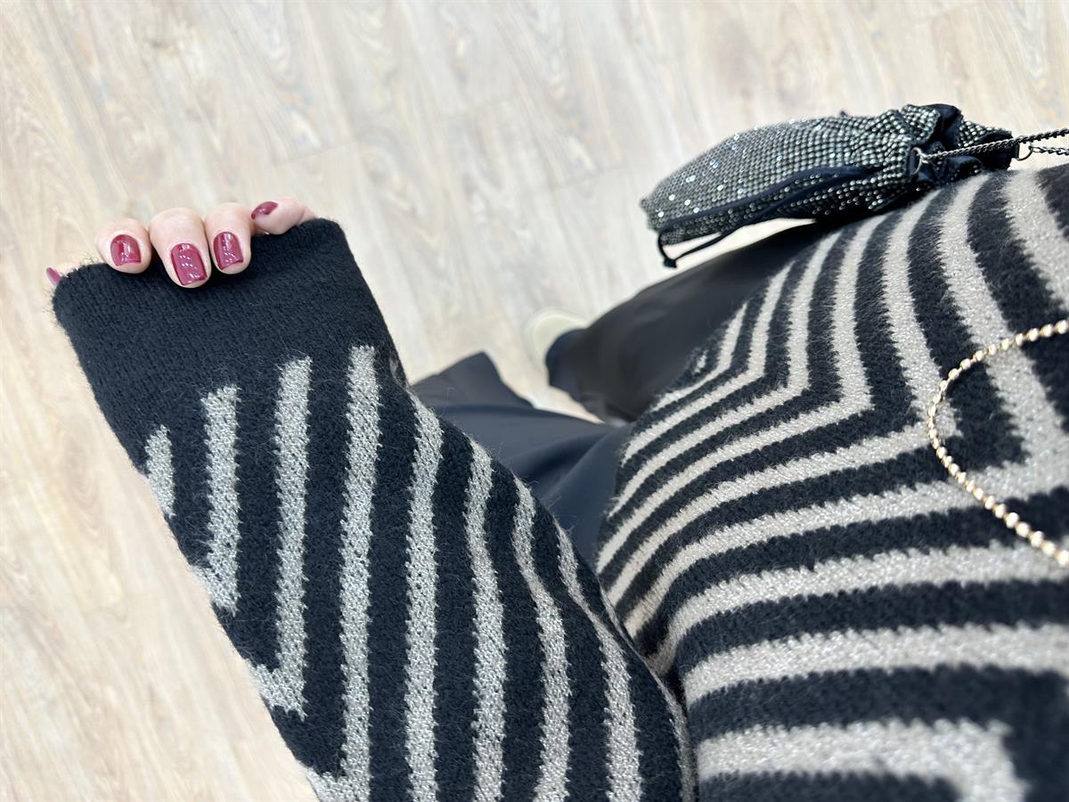 Zigzag Desenli Kazak