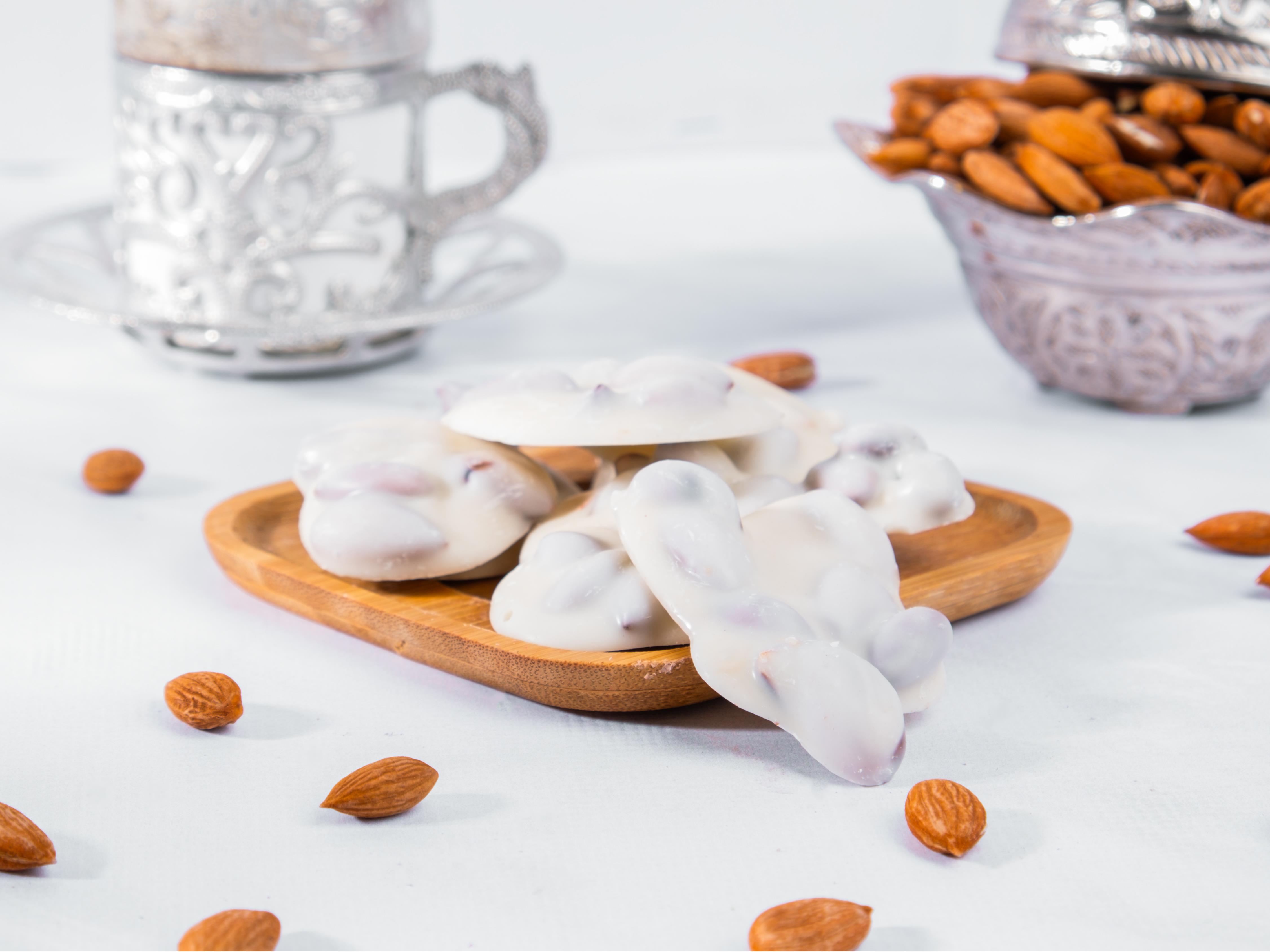 FİLDİŞİ BEYAZ ÇİKOLATALI ÇEKİRDEKLİ CİMİX ÇİKOLATA