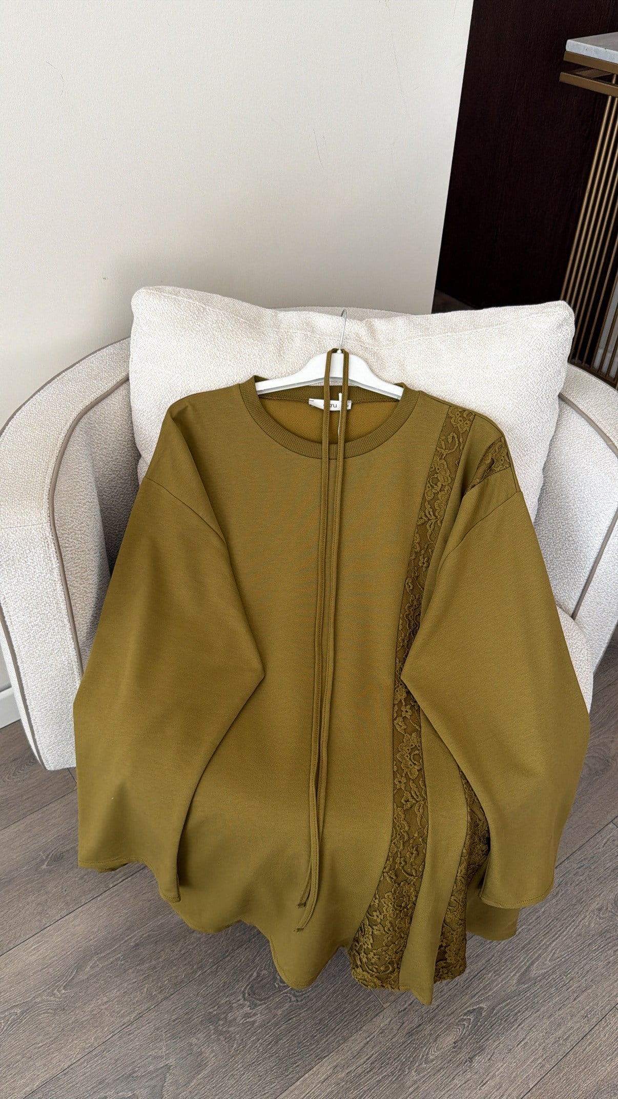 Asimetrik Kesim Dantel Garnili Sweatshirt- Yağ Yeşili