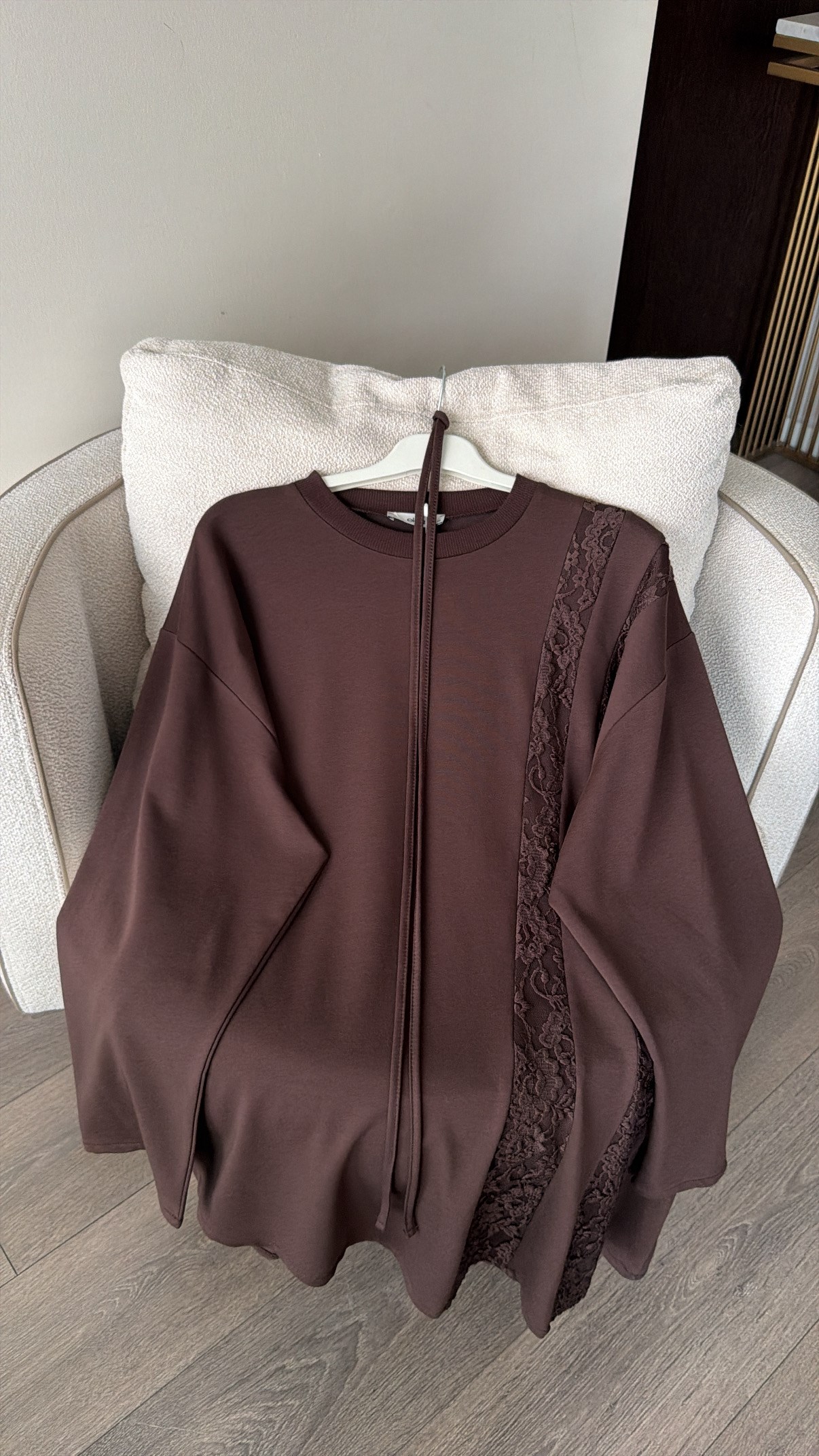 Asimetrik Kesim Dantel Garnili Sweatshirt- Kahverengi