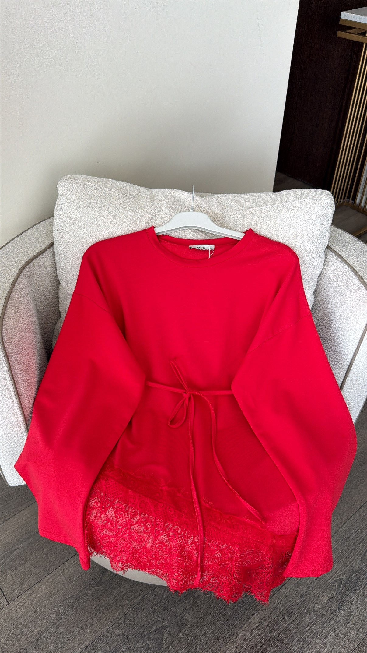 Eteği Dantel Detaylı Sweatshirt - Kırmızı