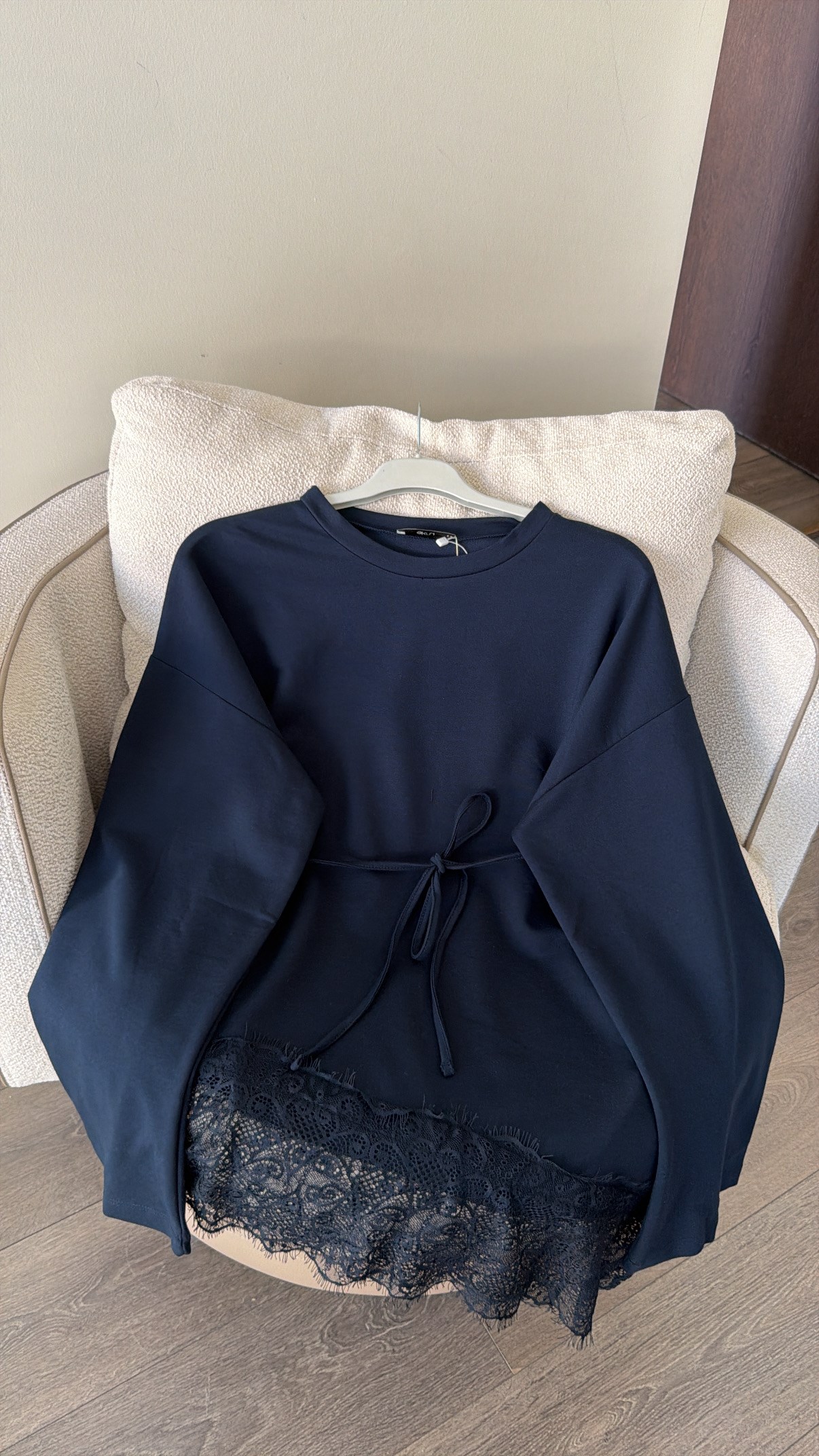 Eteği Dantelli Sweatshirt- Lacivert