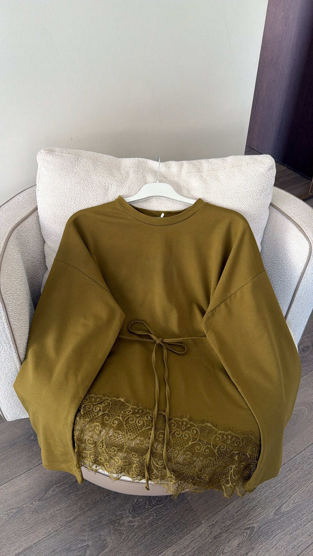 Eteği Dantelli Sweatshirt- Yağ Yeşili