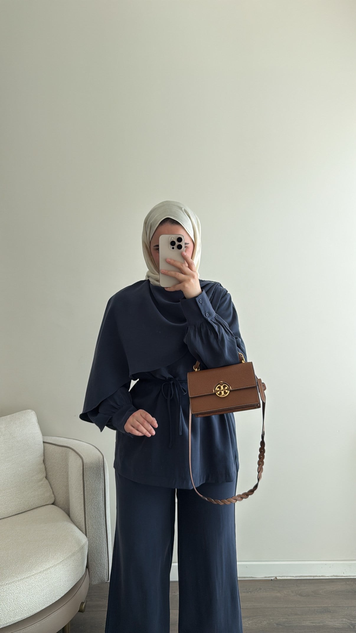 Pelerin Detaylı Lacivert Pantolonlu Takım