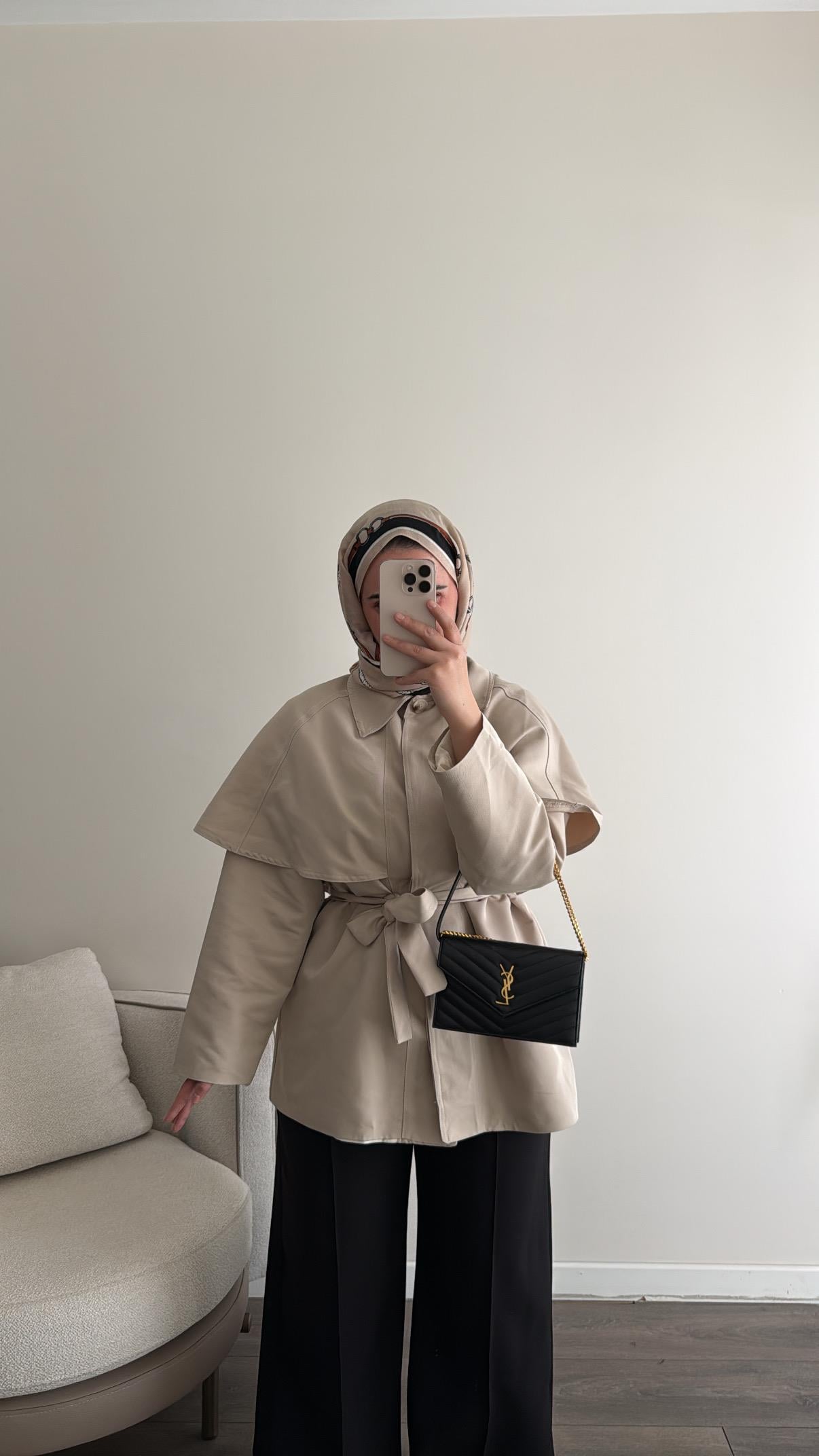 Pelerin Detaylı Taş Trenç