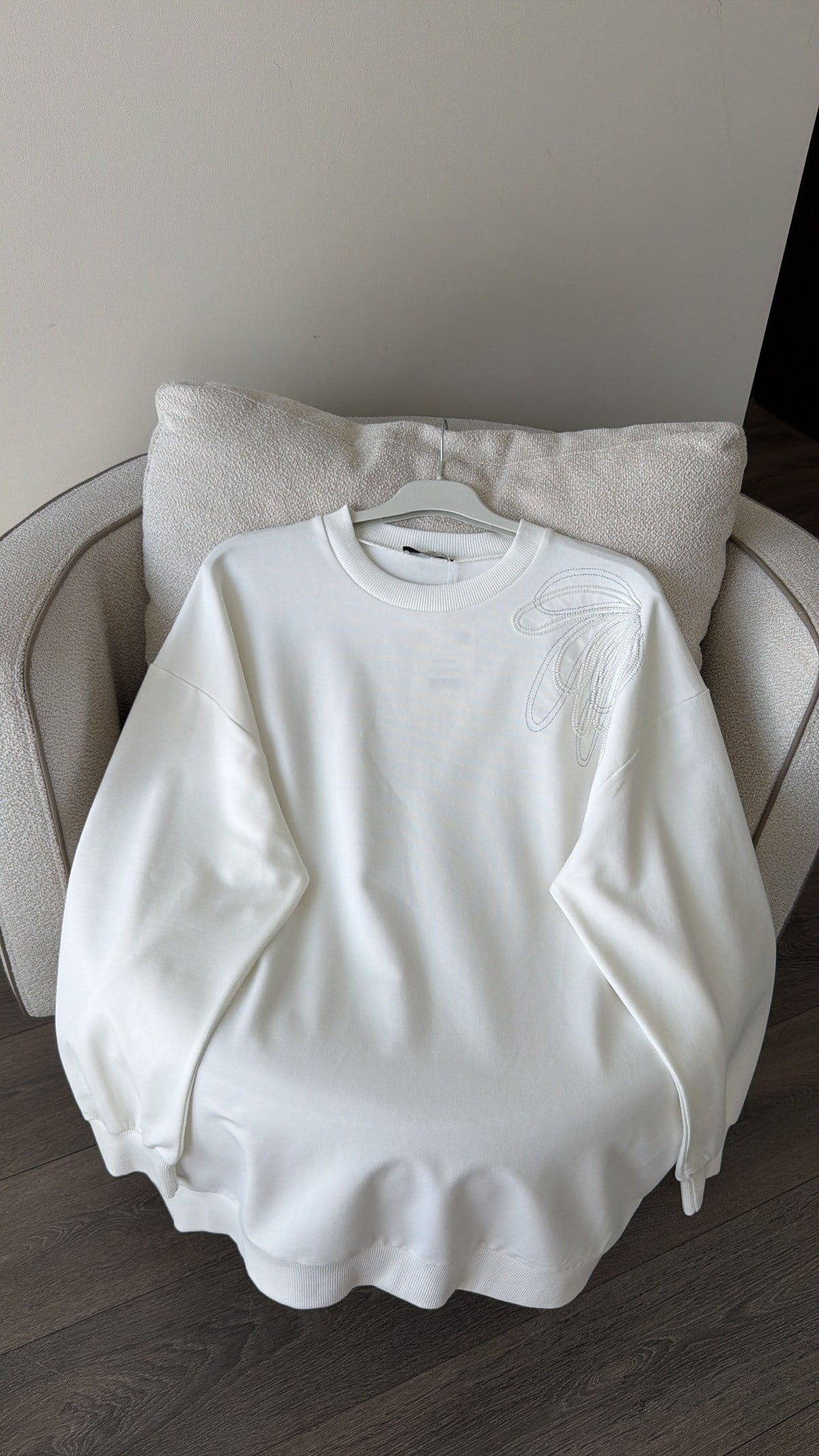 Tek Omuz İşlemeli Sweatshirt - Ekru