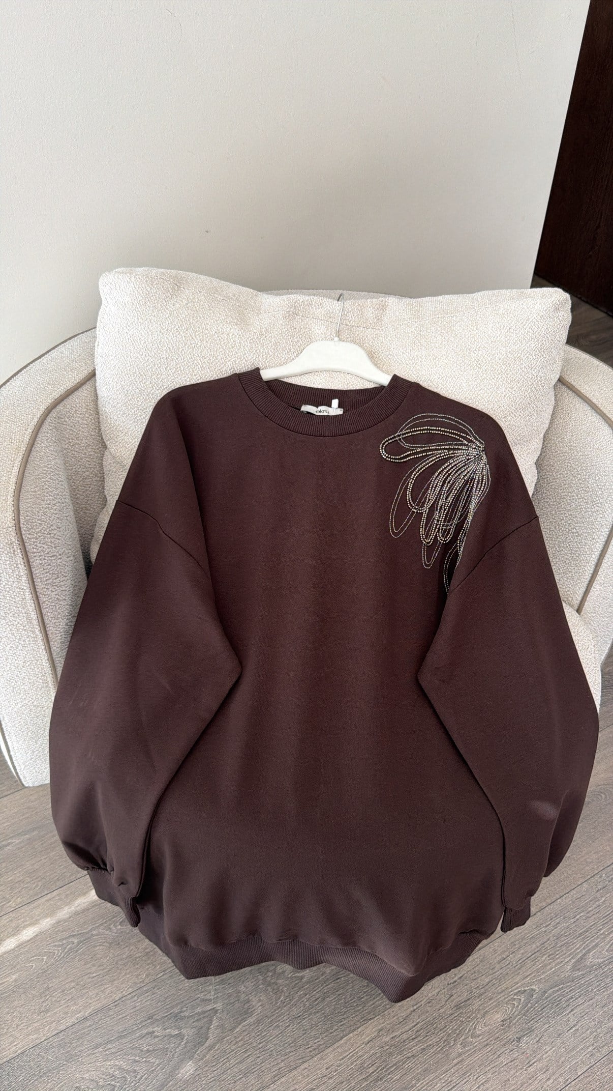 Tek Omuz İşlemeli Sweatshirt - Kahve