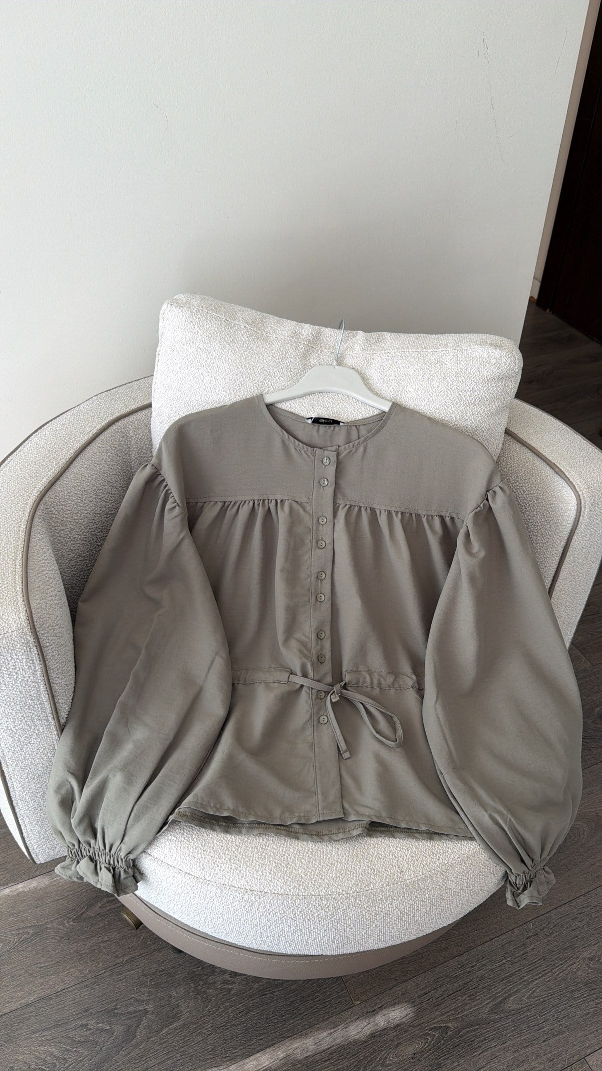 Büzgü Detaylı Gömlek - Çağla