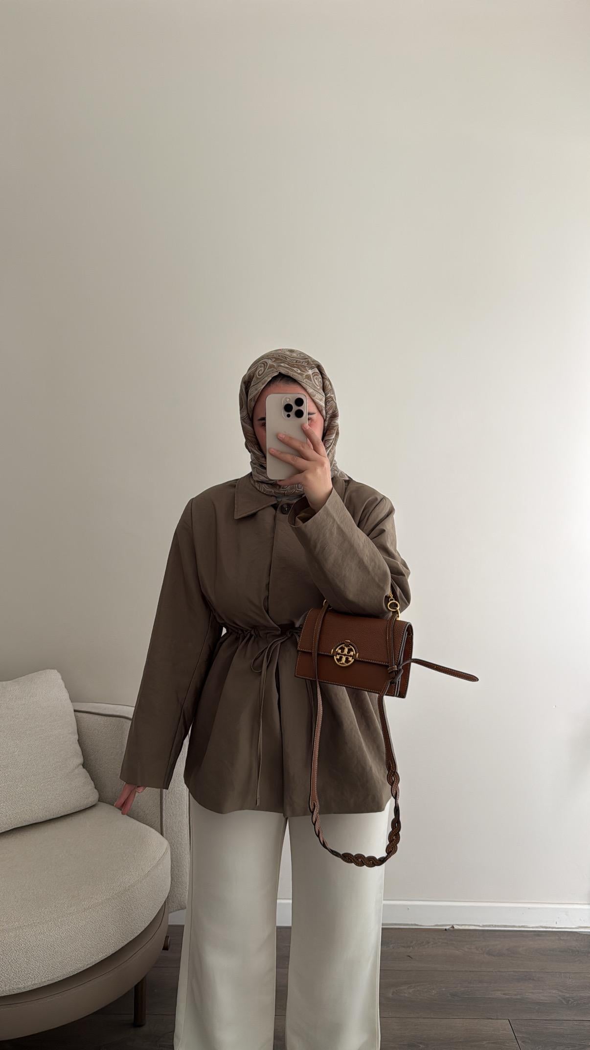 Büzgü Detaylı Vizon Ceket