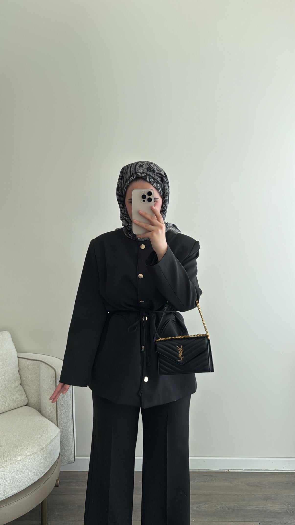 Düğme Detaylı Pantolonlu Takım - Siyah