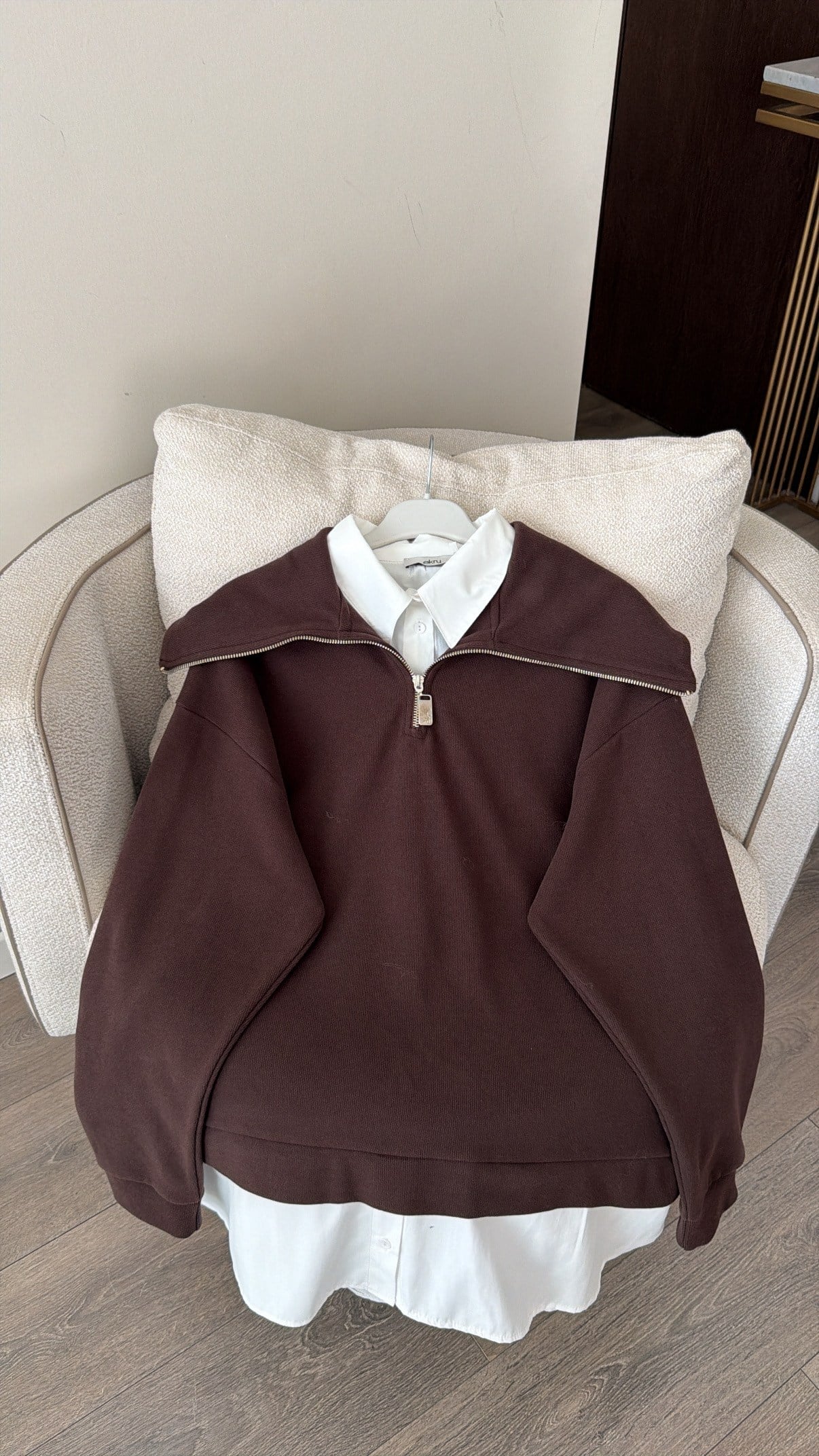Fermuar Yaka Detaylı Kendinden Gömlekli Sweatshirt- Kahverengi 