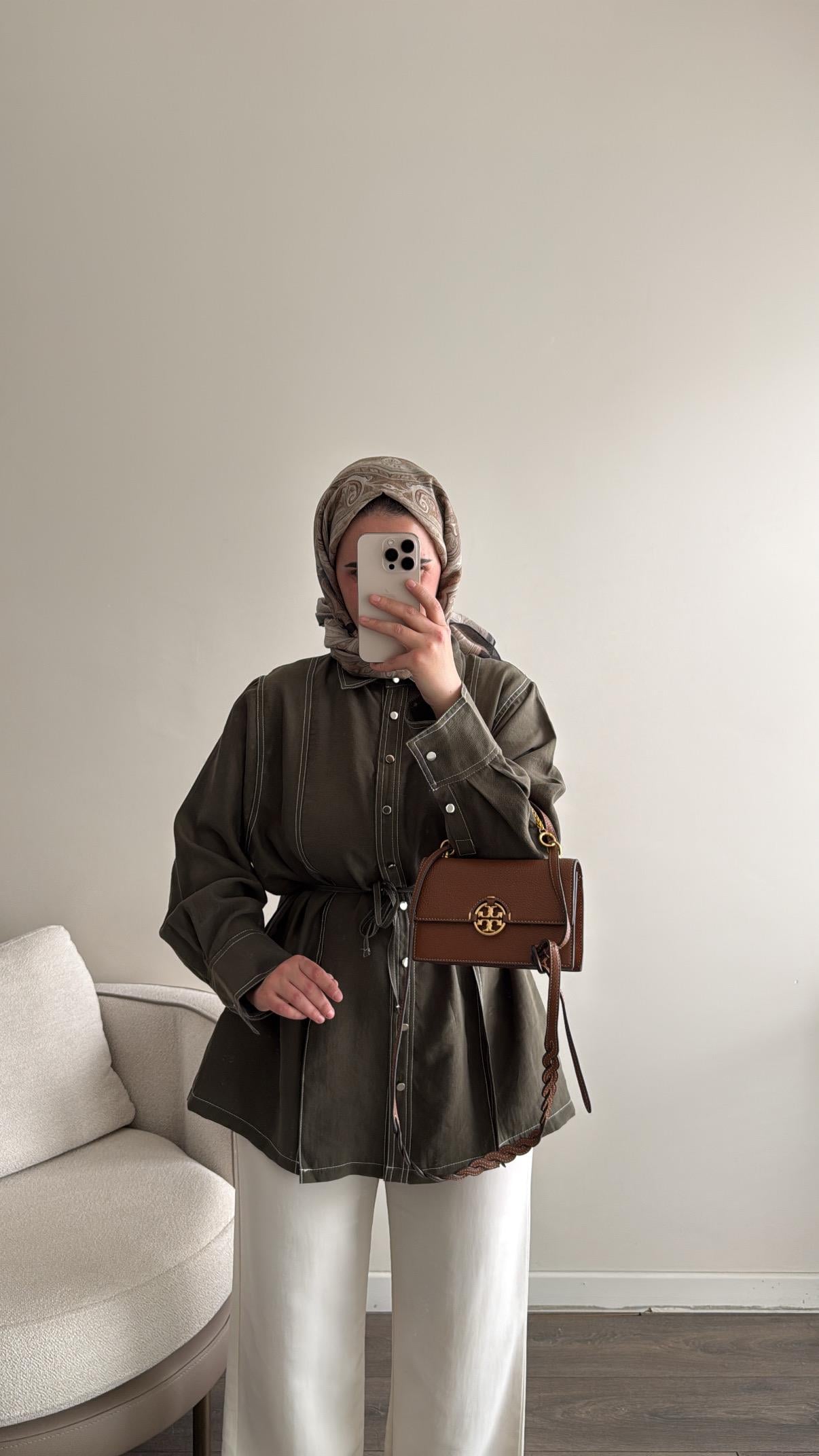 Gardenya Çift Dikiş Detaylı Haki Gömlek