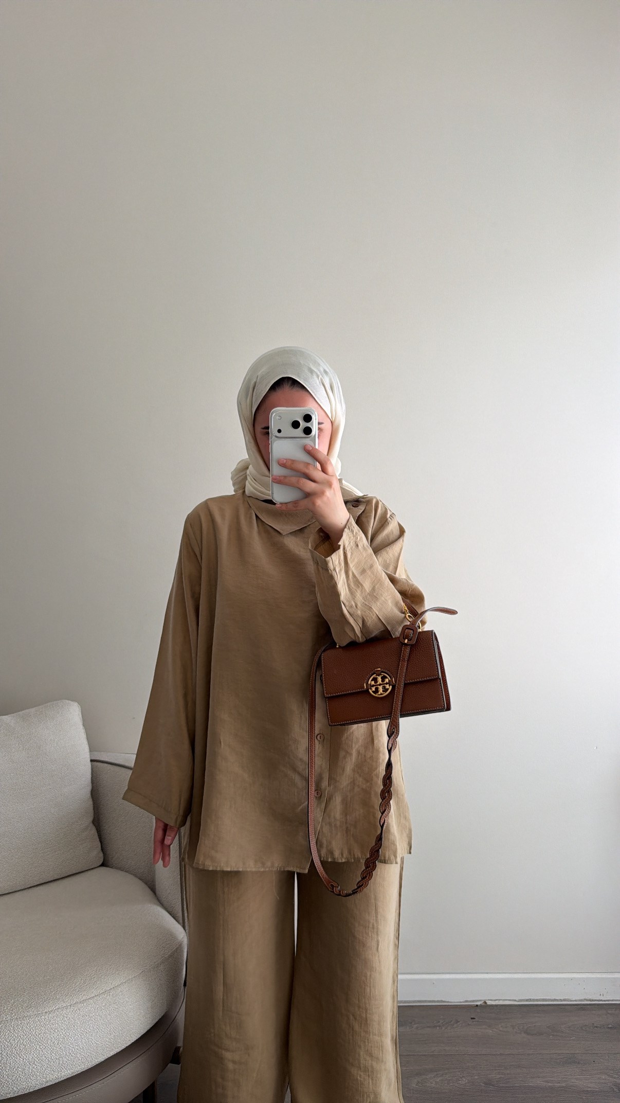 Kayık Yaka Camel Pantolonlu Takım