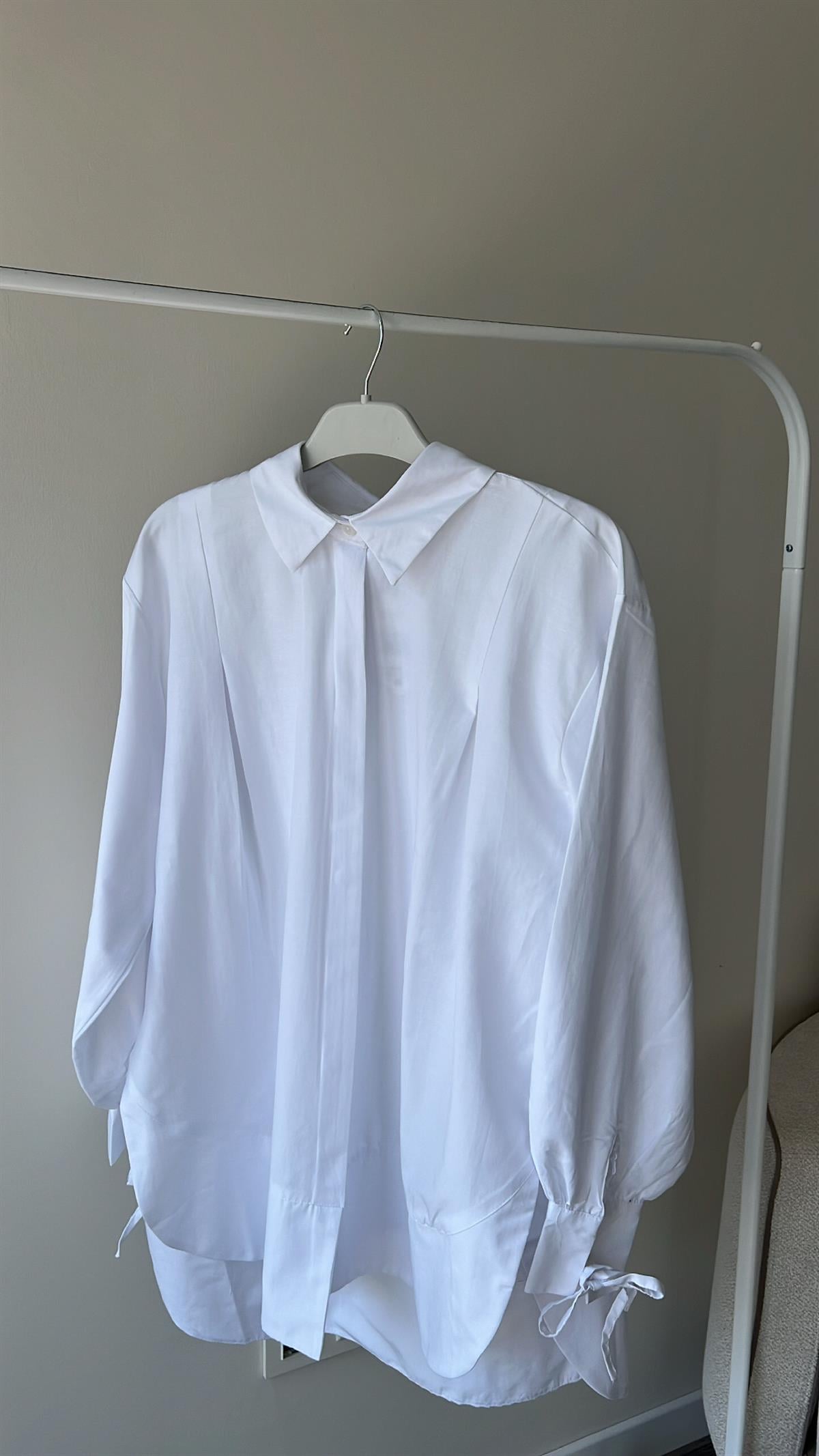 Kollara Bağlamalı Gömlek- Beyaz