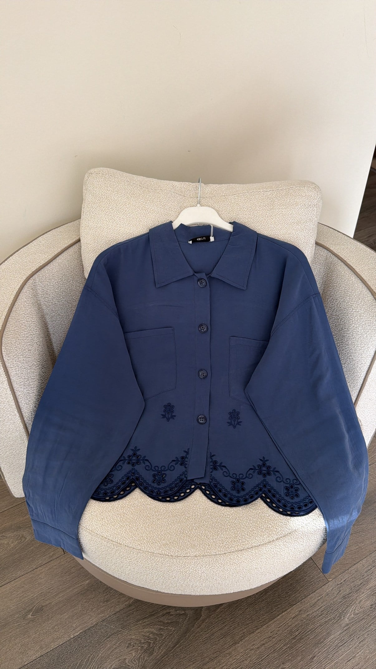 Nakış Detaylı İndigo Gömlek