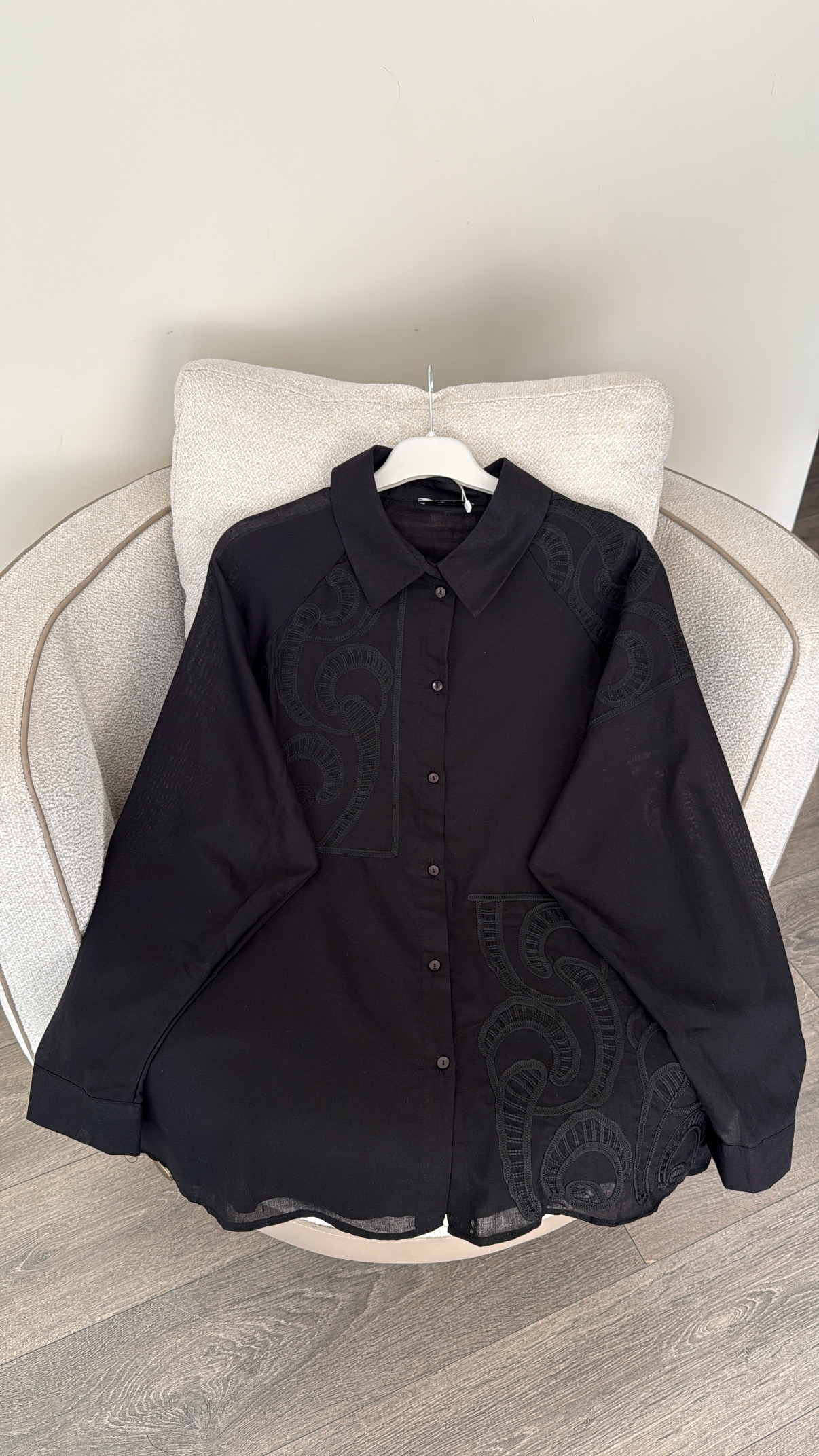 Nakış Detaylı Vual Gömlek - Siyah