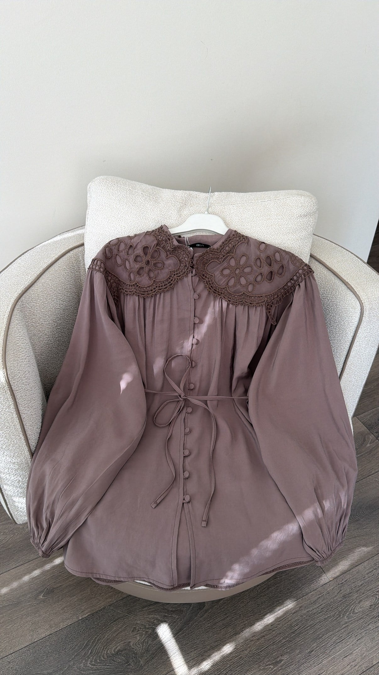 Omzu Nakış Detaylı Gömlek - Toprak