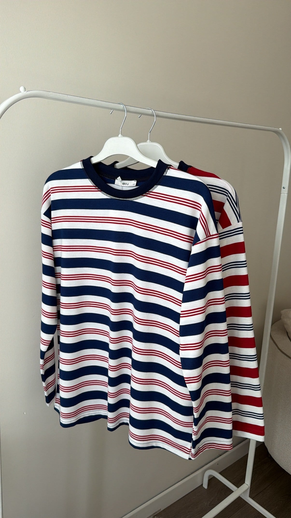 Yakası Dikiş Detaylı Çizgili Sweatshirt- Lacivert