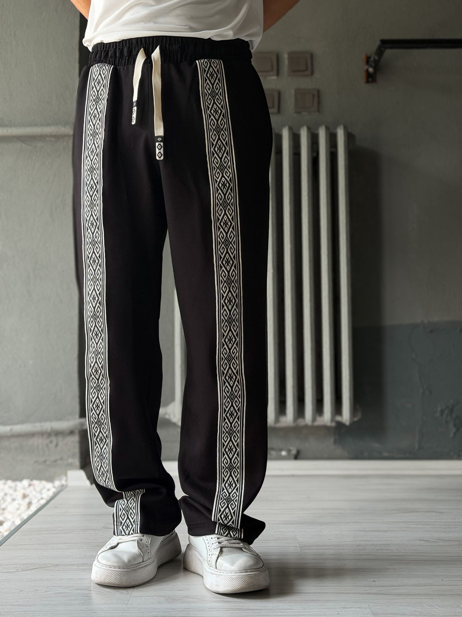 Baggy Kalıp Nakışlı Detayli Pantolon