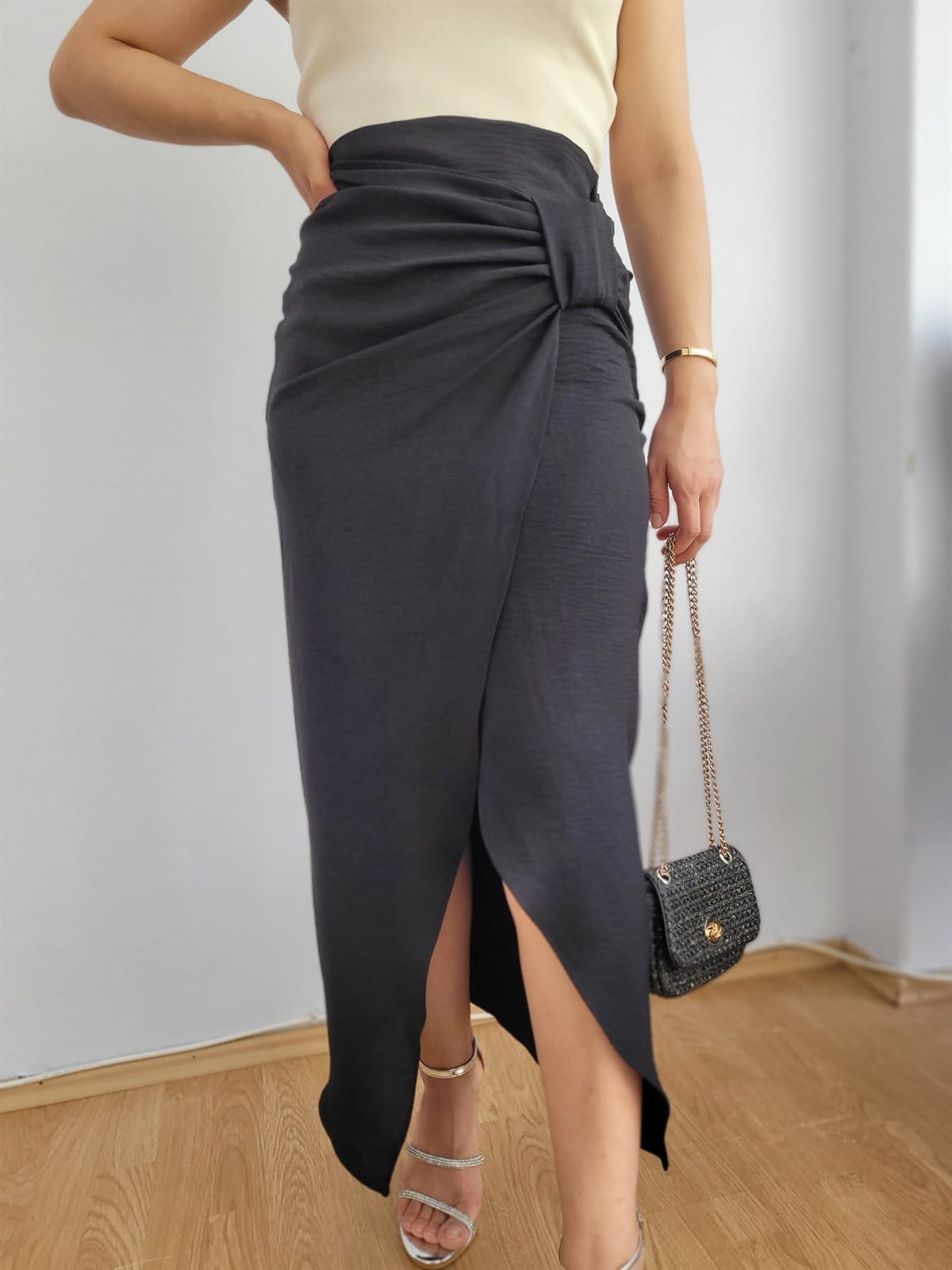 Modern etek