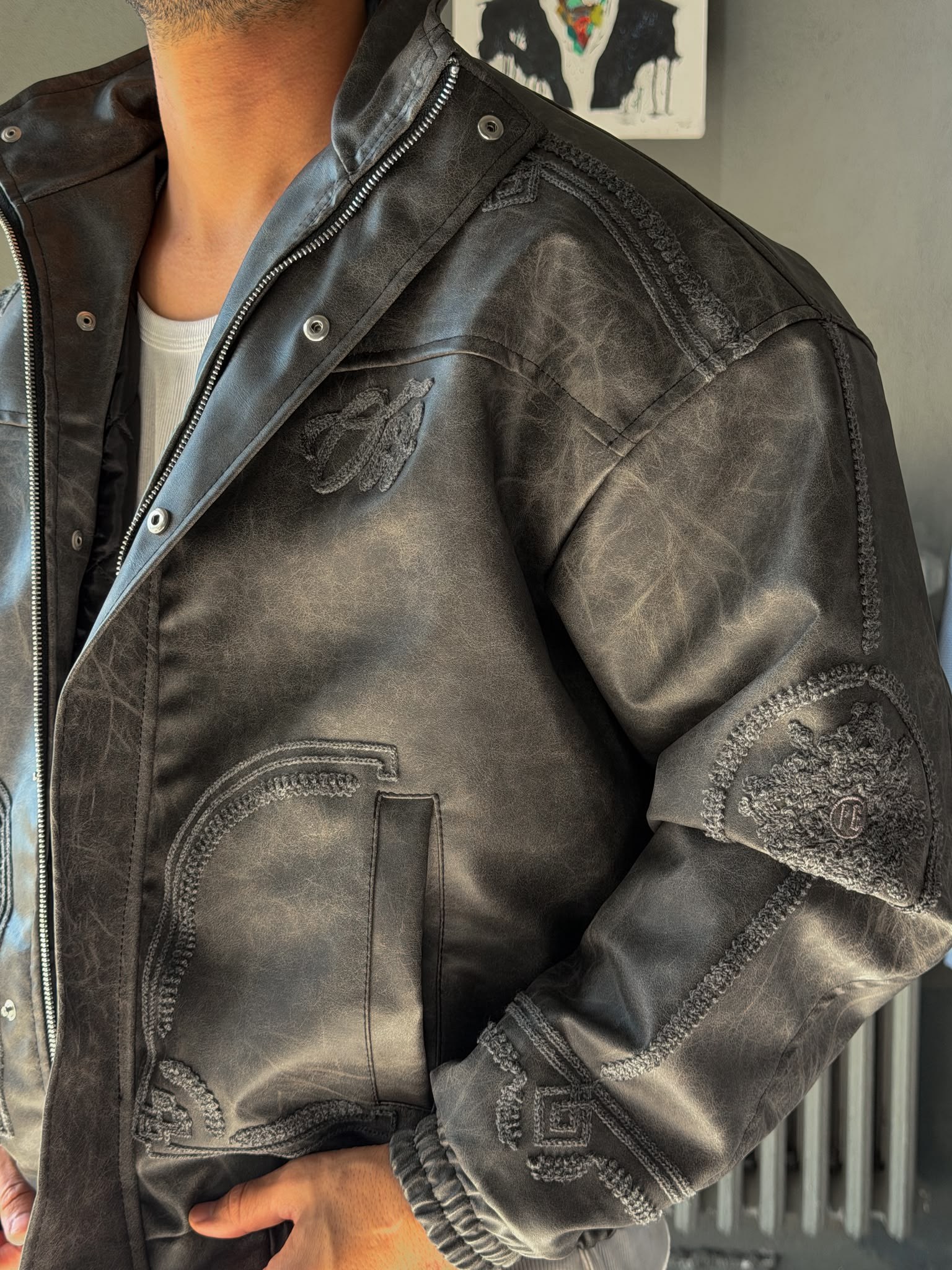 Oversize Nakış Detaylı Deri Mont