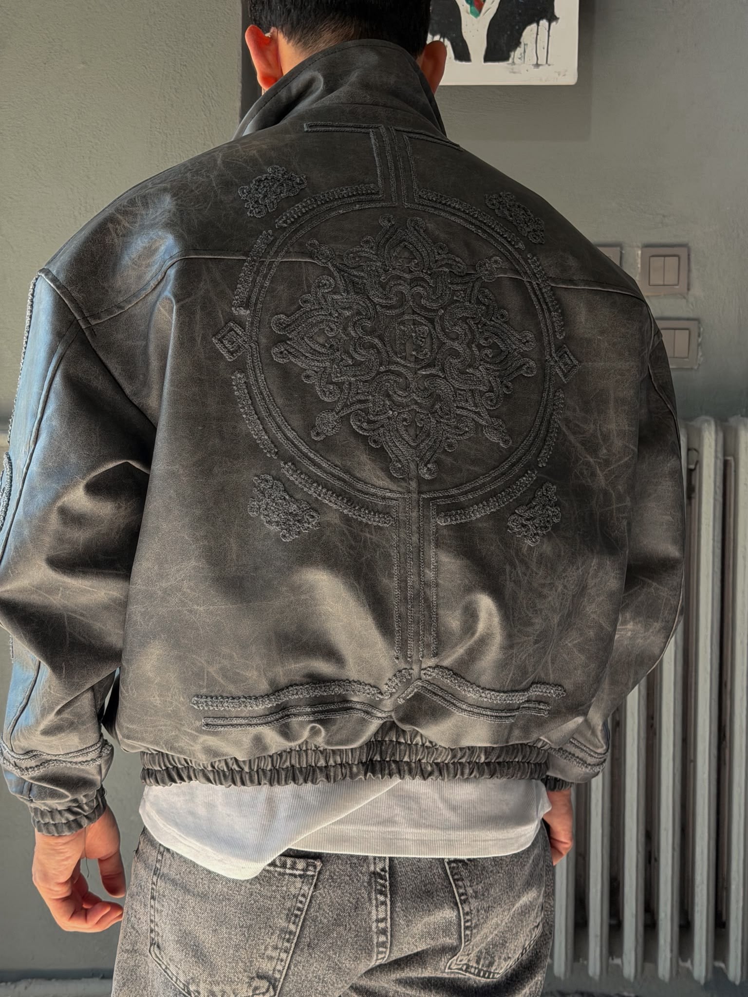 Oversize Nakış Detaylı Deri Mont