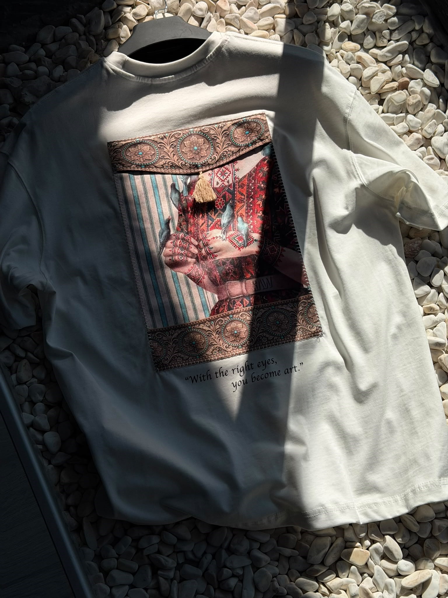 Oversize Nakışlı ve Baskı Detaylı T-shirt