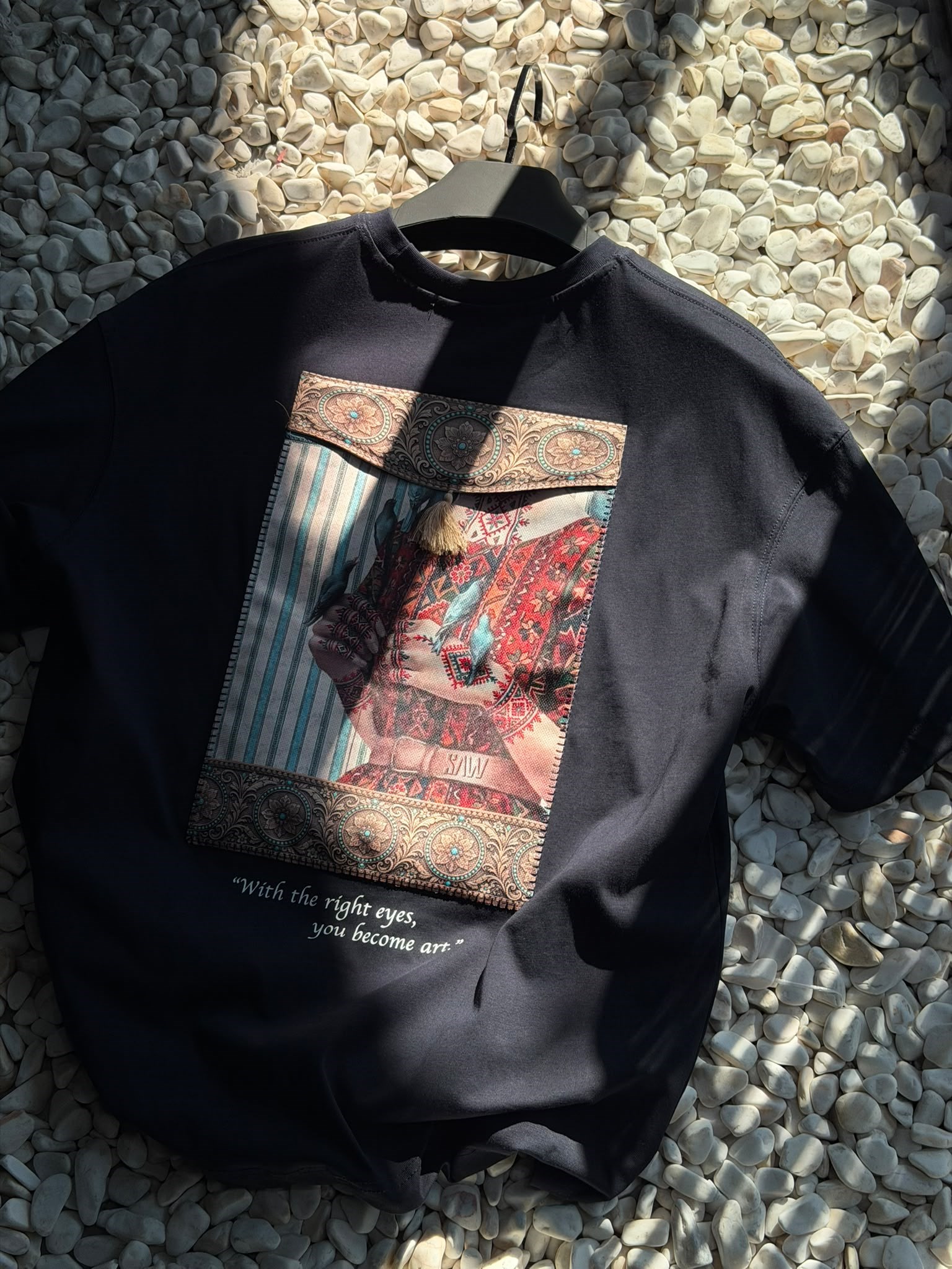 Oversize Nakışlı ve Baskı Detaylı T-shirt