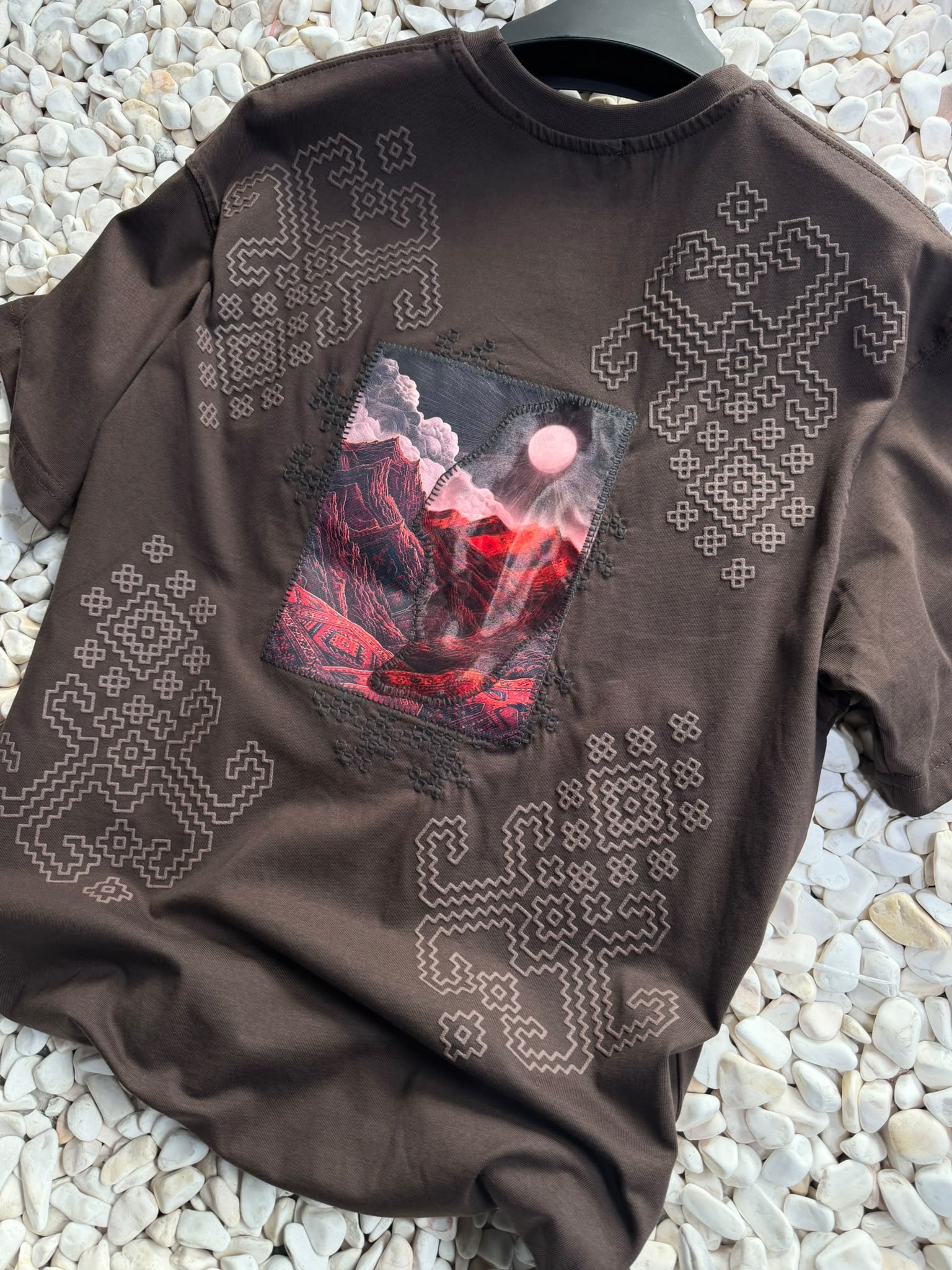 Oversize Nakışlı ve Baskı Detaylı T-shirt