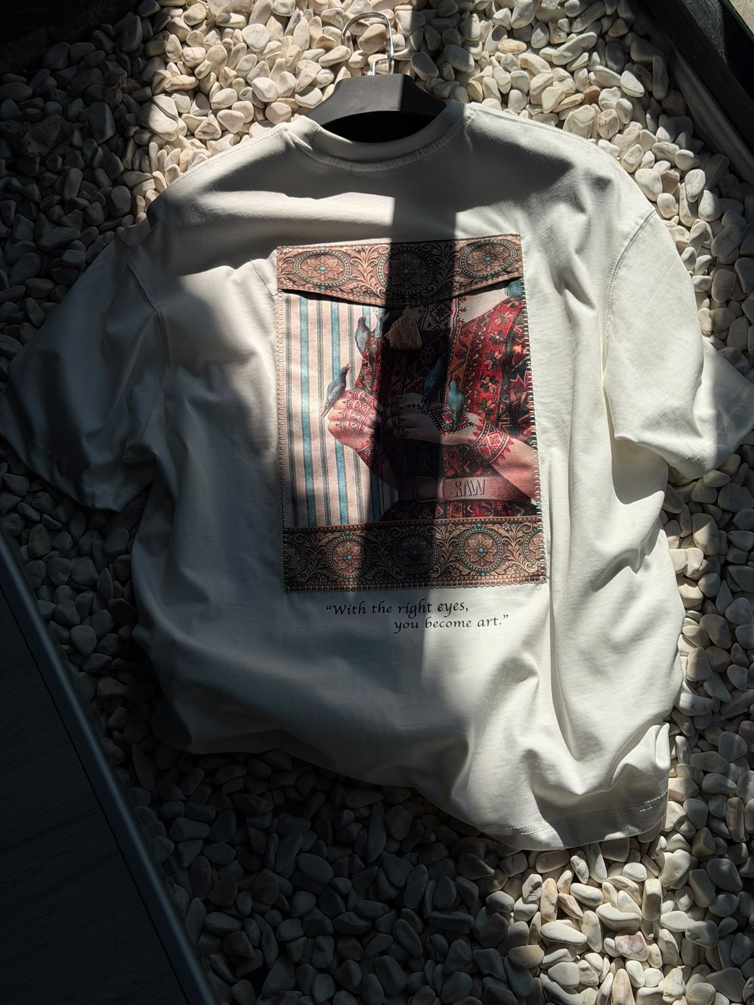 Oversize Nakışlı ve Baskı Detaylı T-shirt