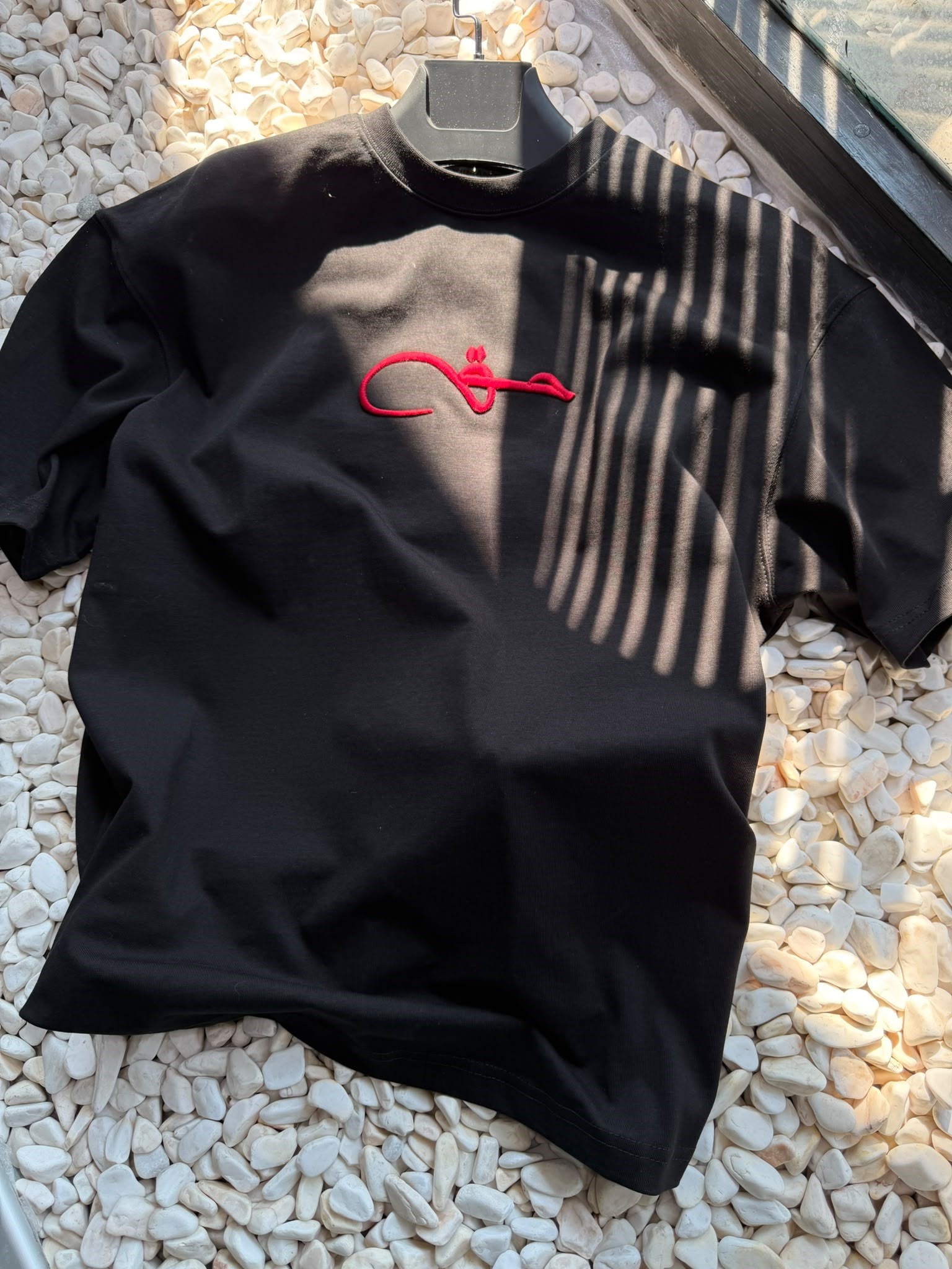 Oversize Nakışlı ve Baskı Detaylı T-shirt