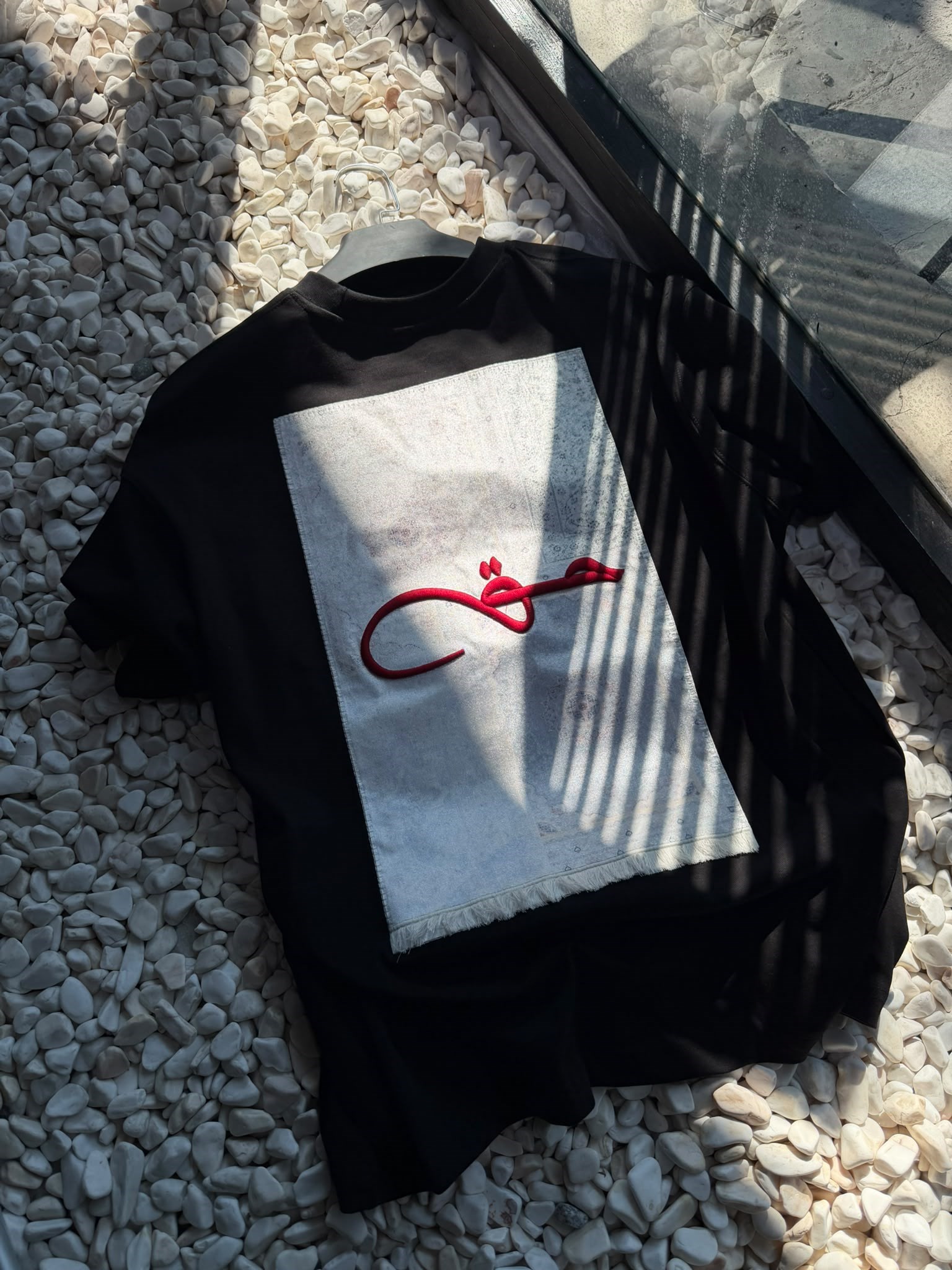 Oversize Nakışlı ve Baskı Detaylı T-shirt