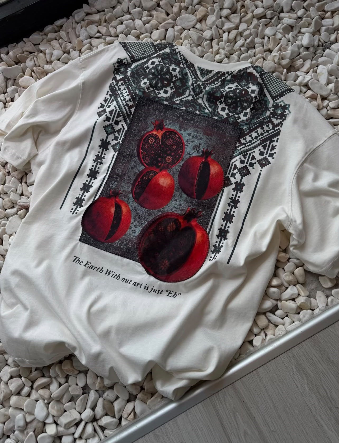 Oversize Nakışlı ve Baskı Detaylı T-shirt