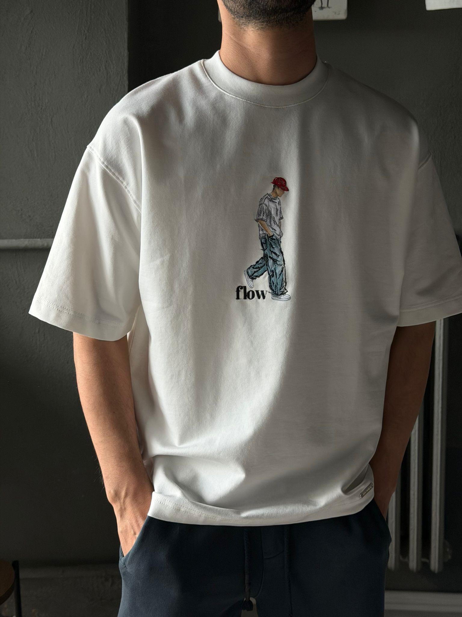 oversize nakışlı ve baskı detaylı tişort 