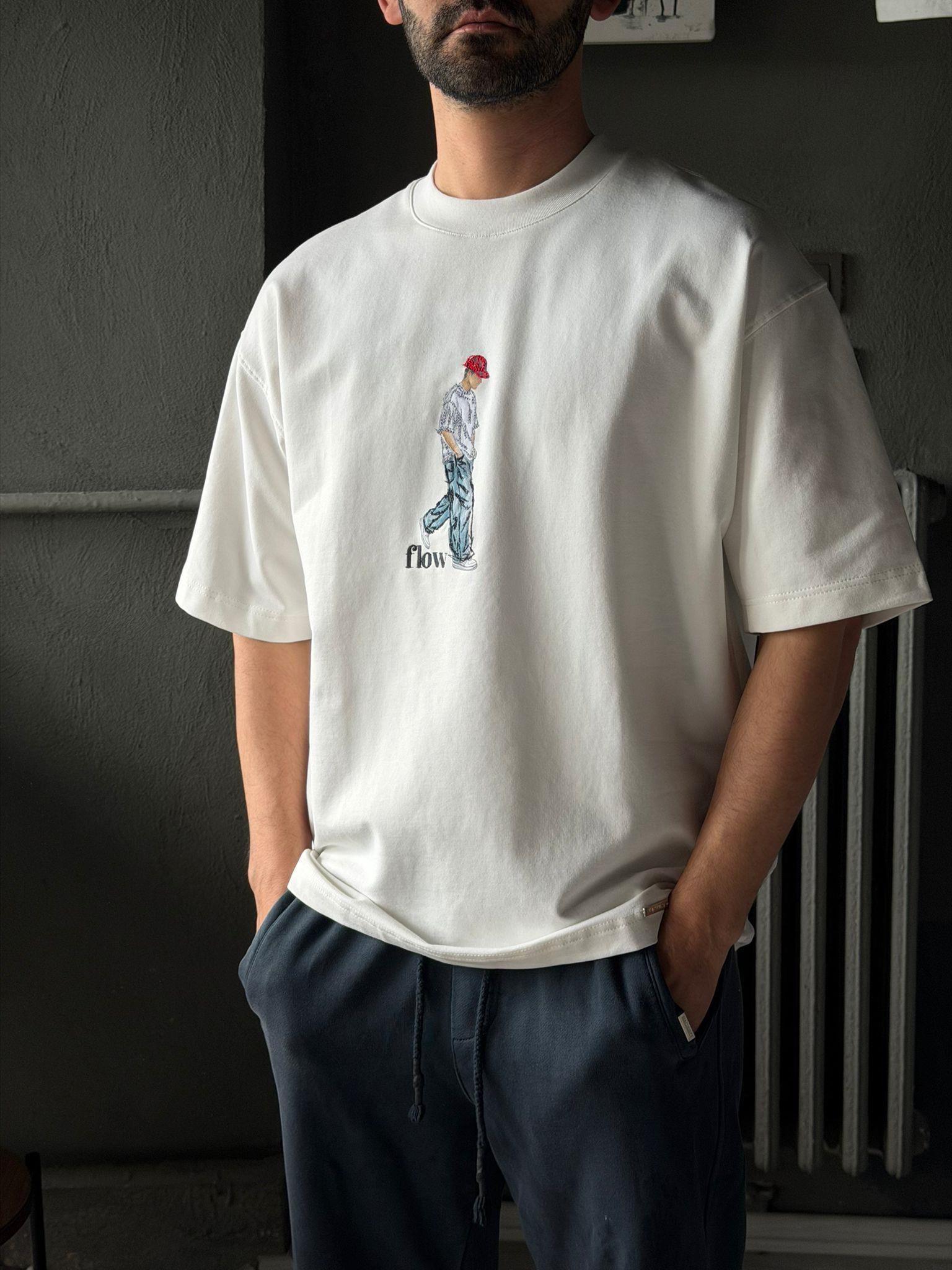 oversize nakışlı ve baskı detaylı tişort 