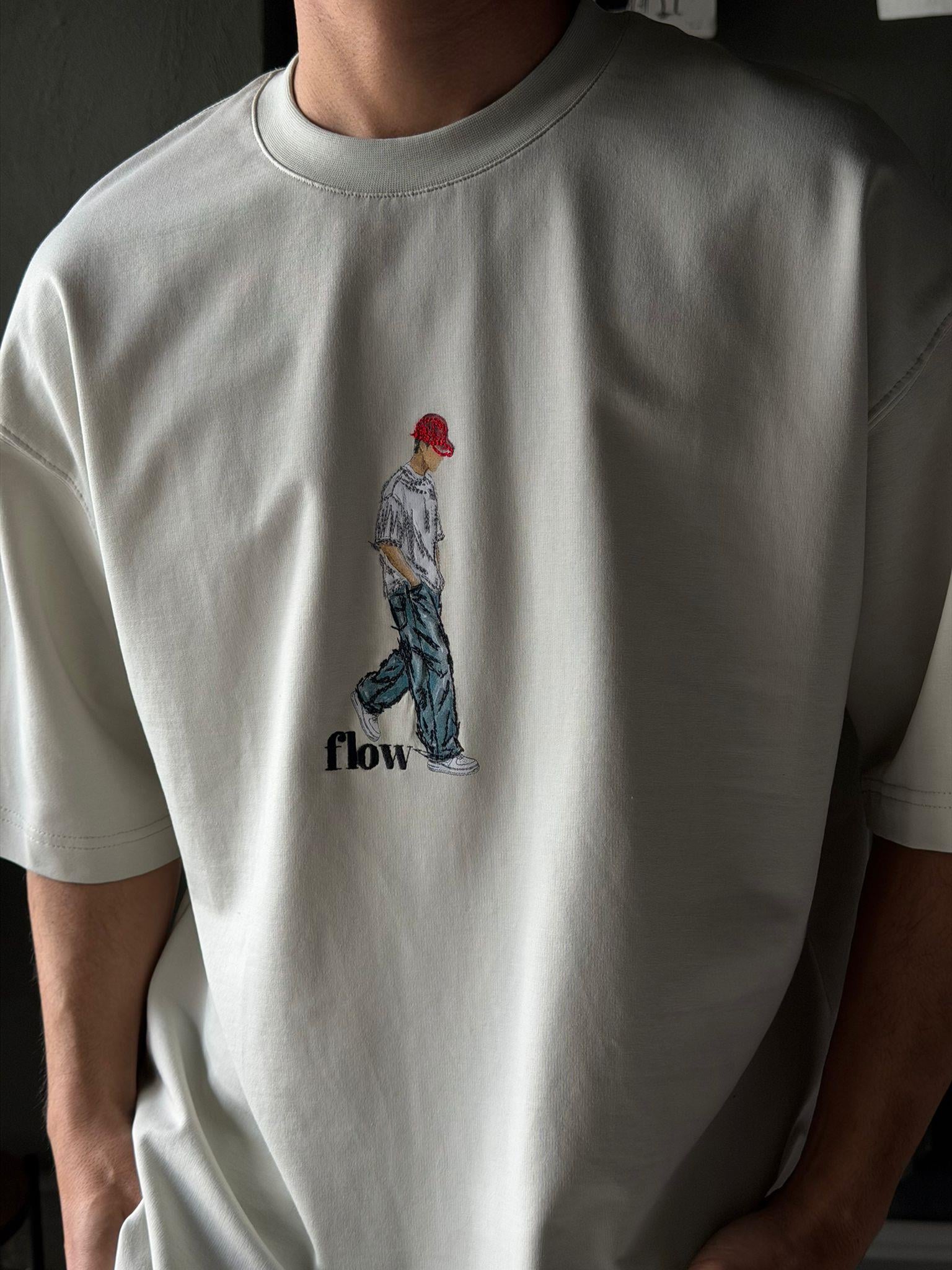 oversize nakışlı ve baskı detaylı tişort 