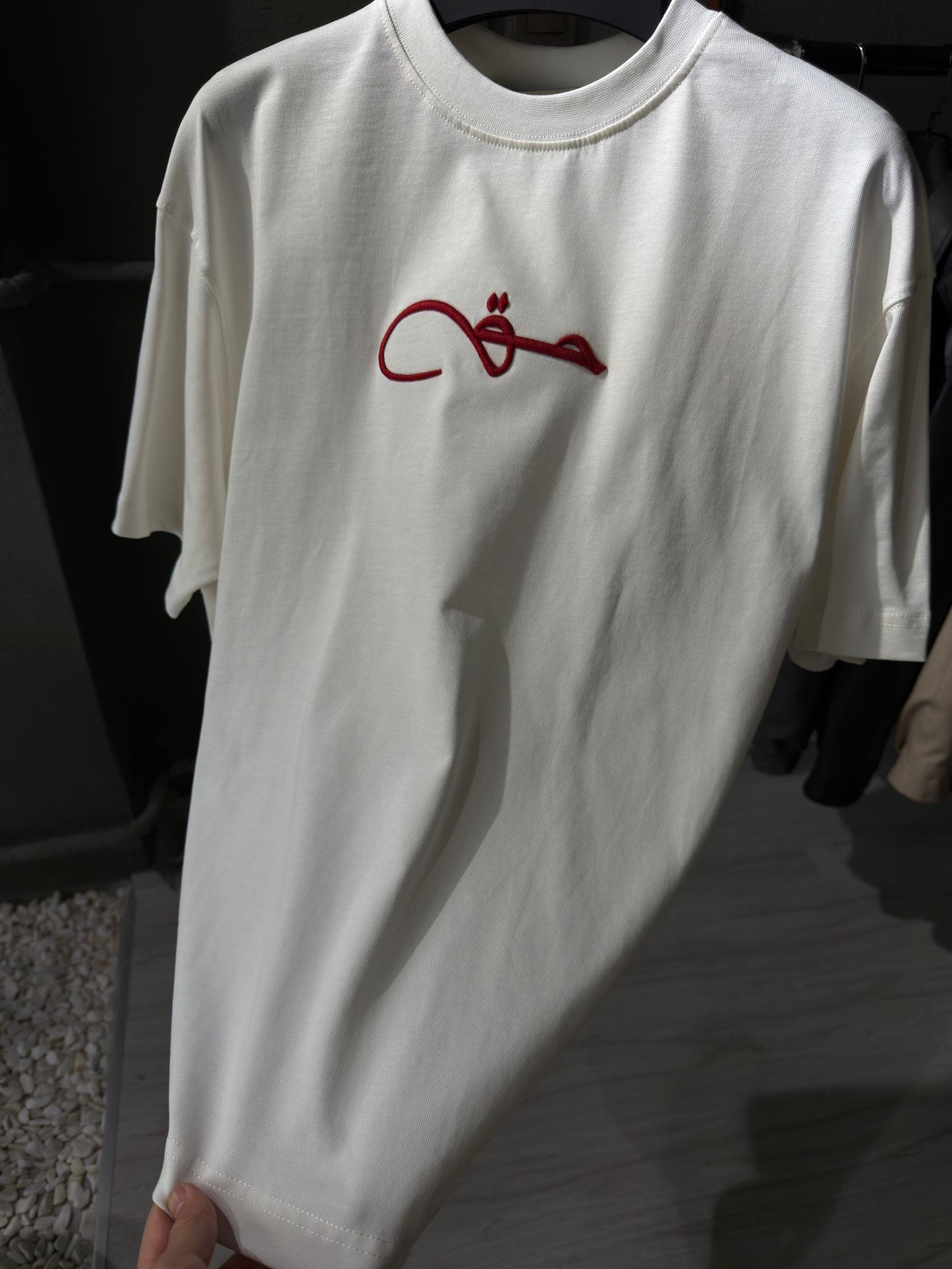 oversize punch print baskı ve nakış detaylı oversize t shirt