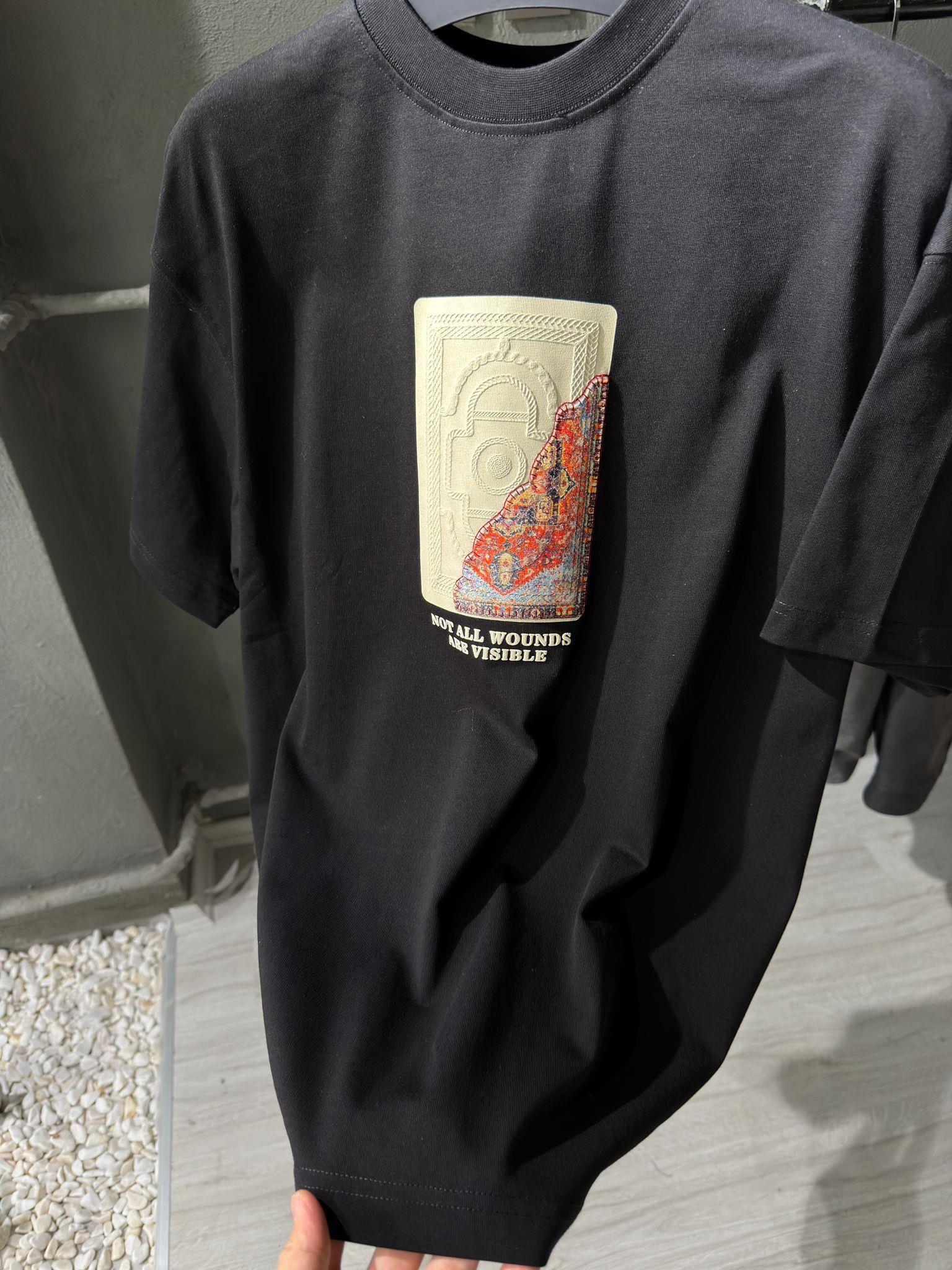 oversize punch print baskı ve nakış detaylı oversize t shirt