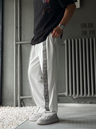 Baggy Kalıp Nakışlı Detayli Pantolon