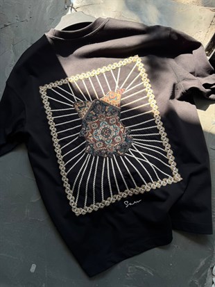Oversize Nakışlı ve Baskı Detaylı T-shirt