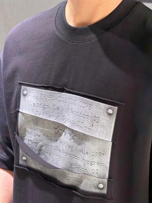 oversize nakışlı ve baskı detaylı tişort 