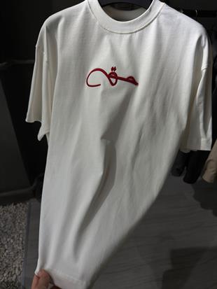 oversize punch print baskı ve nakış detaylı oversize t shirt