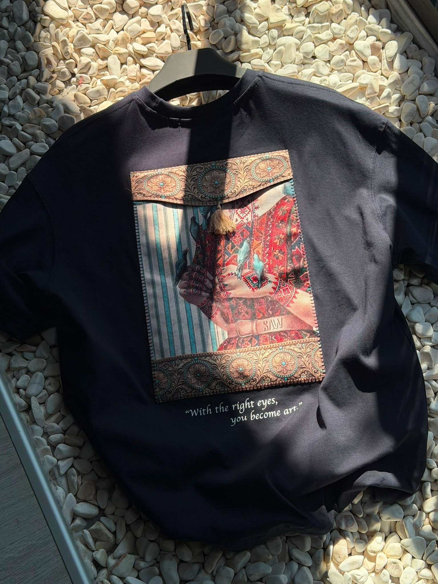Oversize Nakışlı ve Baskı Detaylı T-shirt