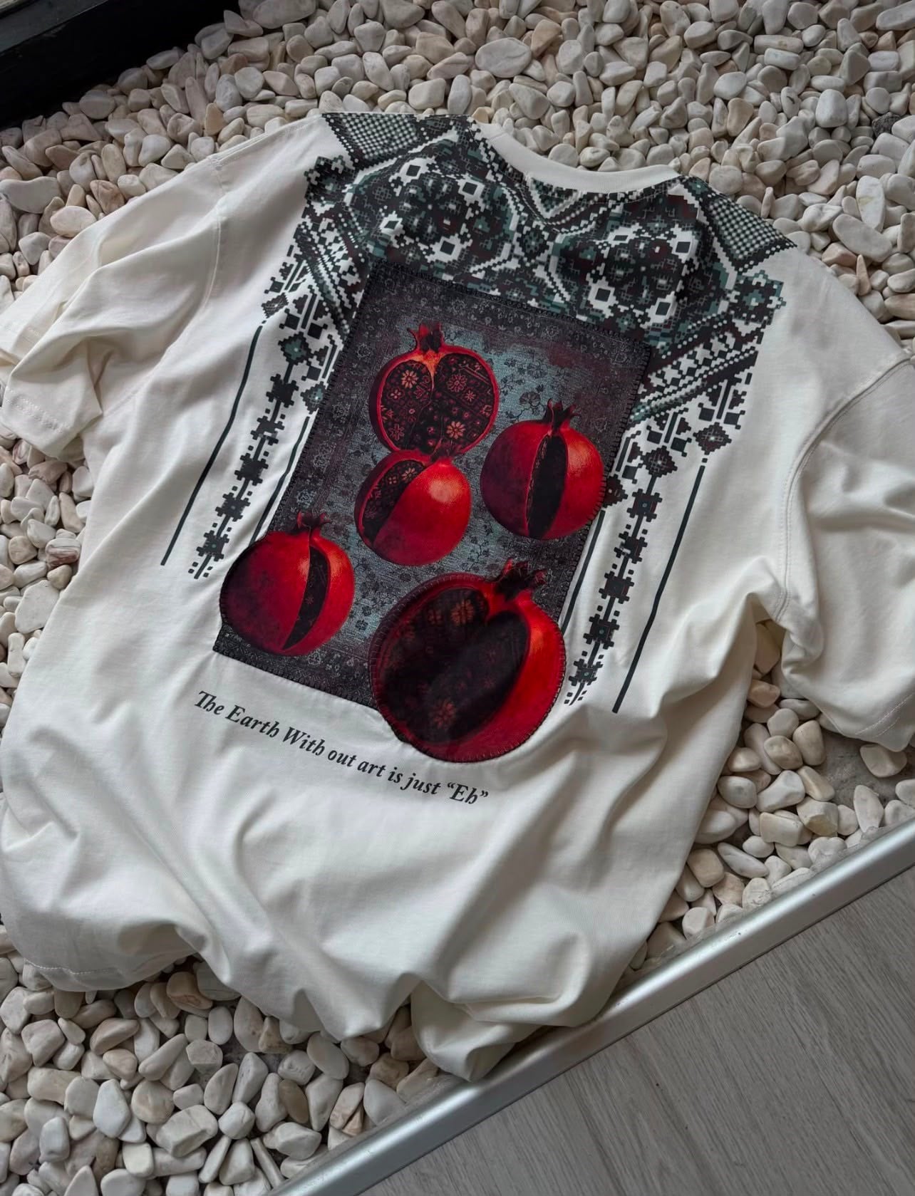 Oversize Nakışlı ve Baskı Detaylı T-shirt