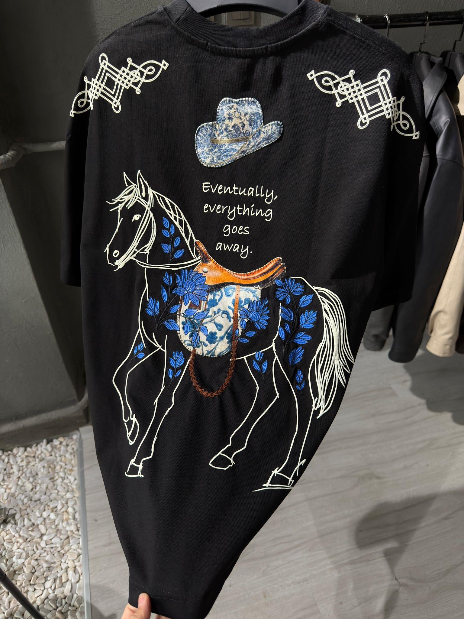 oversize punch print baskı ve nakış detaylı oversize t shirt