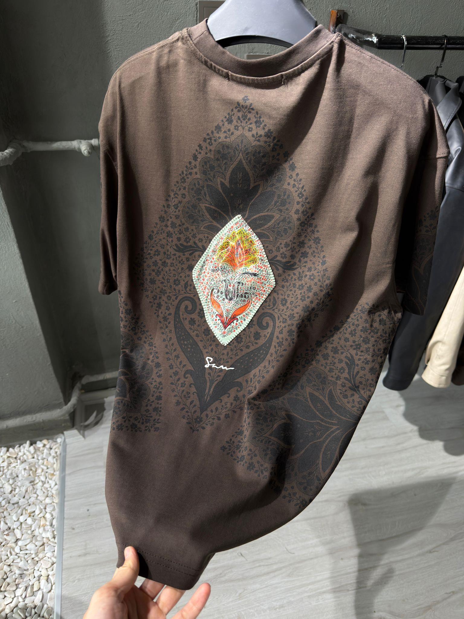 oversize punch print baskı ve nakış detaylı oversize t shirt