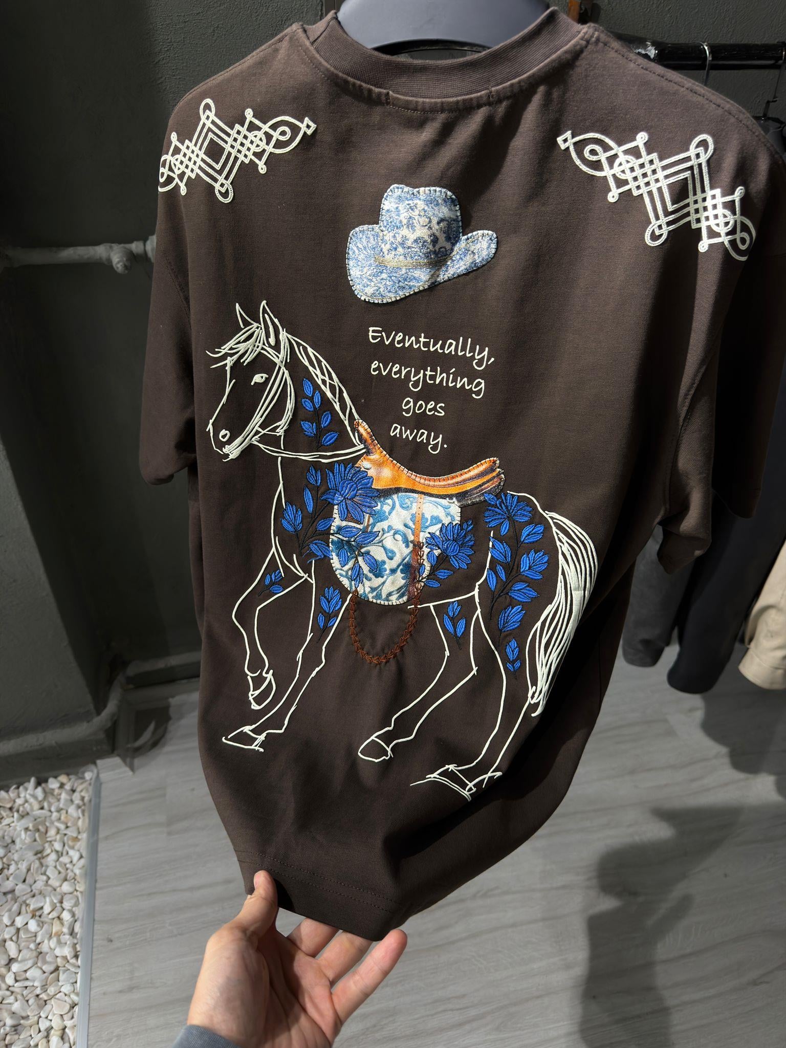 oversize punch print baskı ve nakış detaylı oversize t shirt