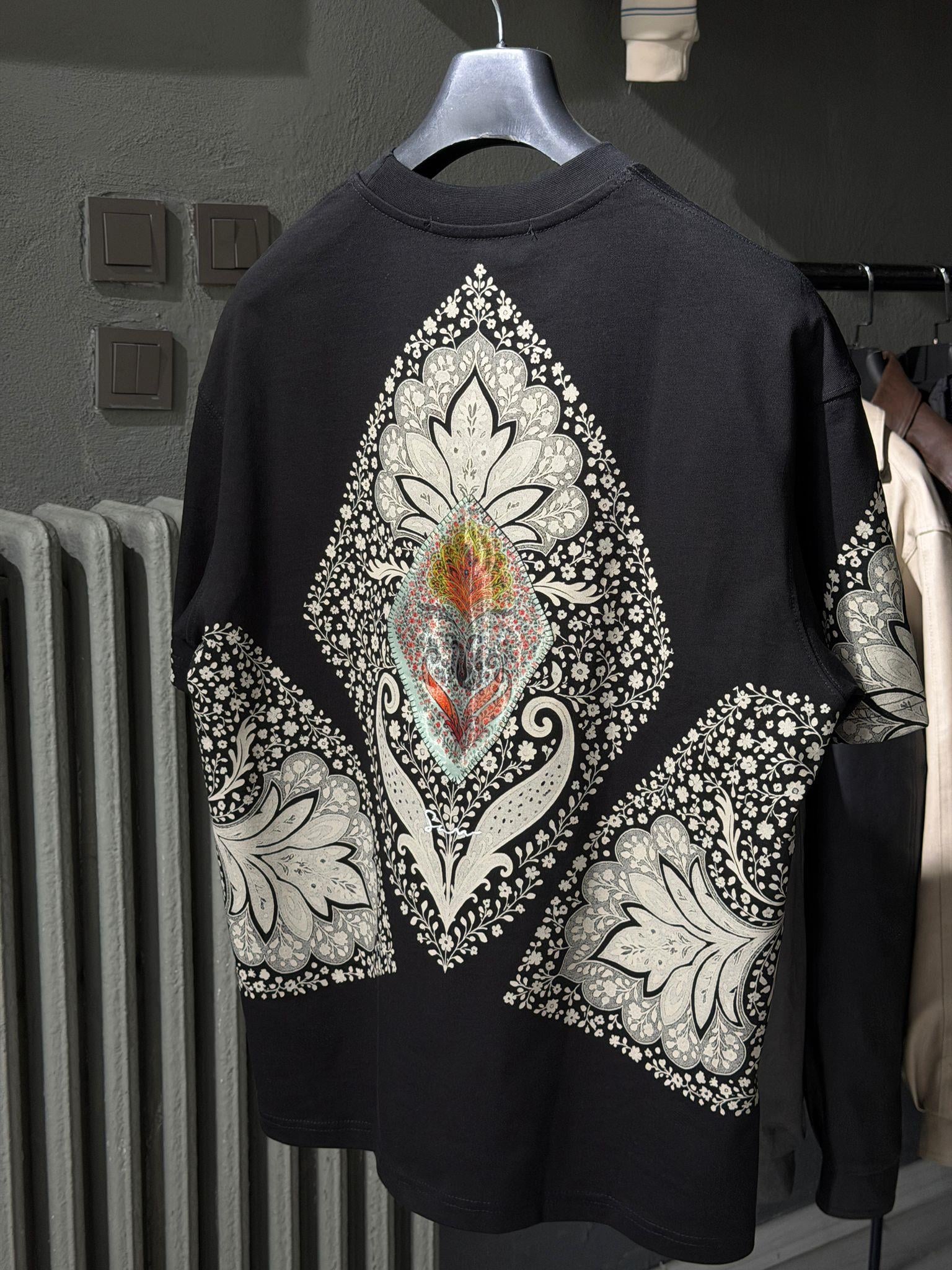 oversize punch print baskı ve nakış detaylı oversize t shirt